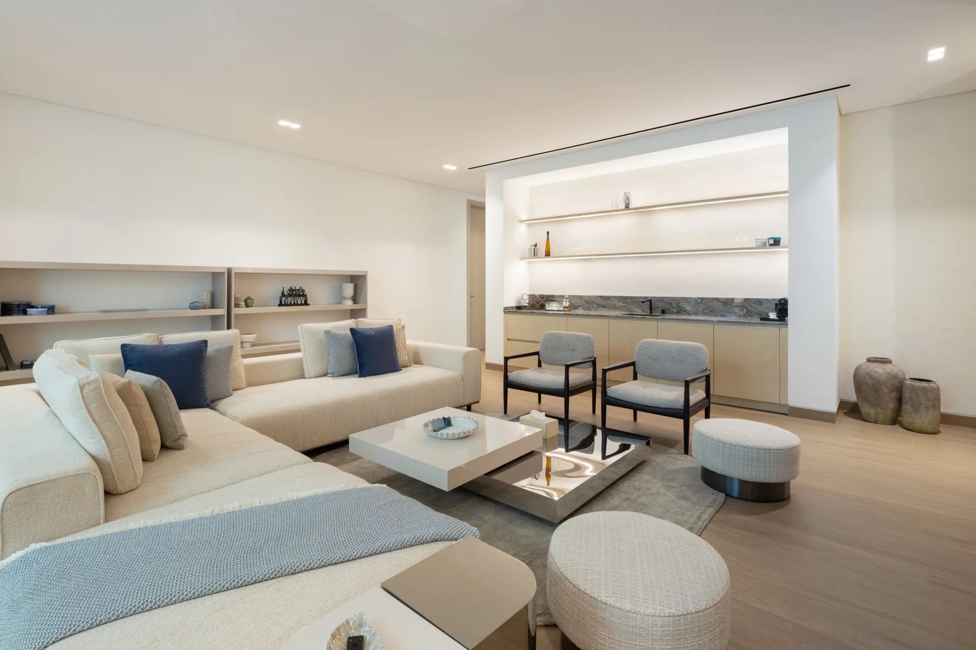 Adembenemende designvilla in exclusief Los Flamingos – waar modern wonen en luxe samenkomen aan de Costa del Sol foto 2