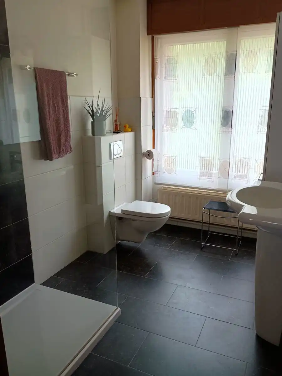 Ruime halfopen woning met tal van mogelijkheden foto 13