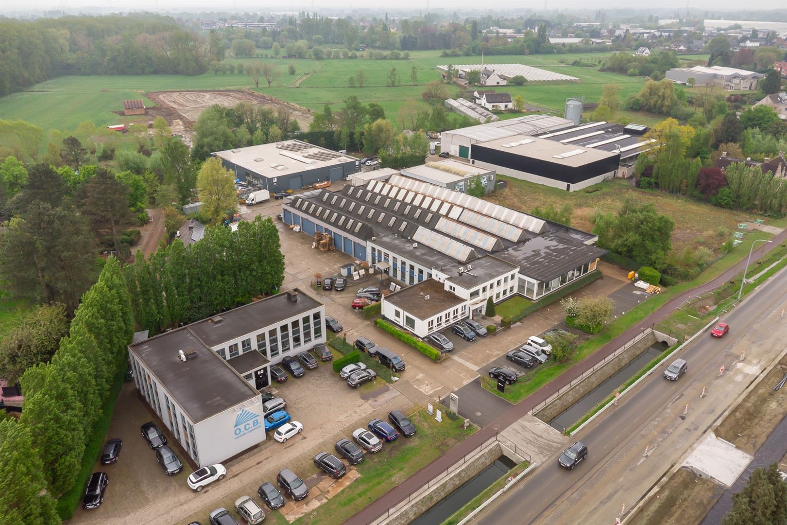 Kantoorgebouw met magazijnen op toplocatie foto 14