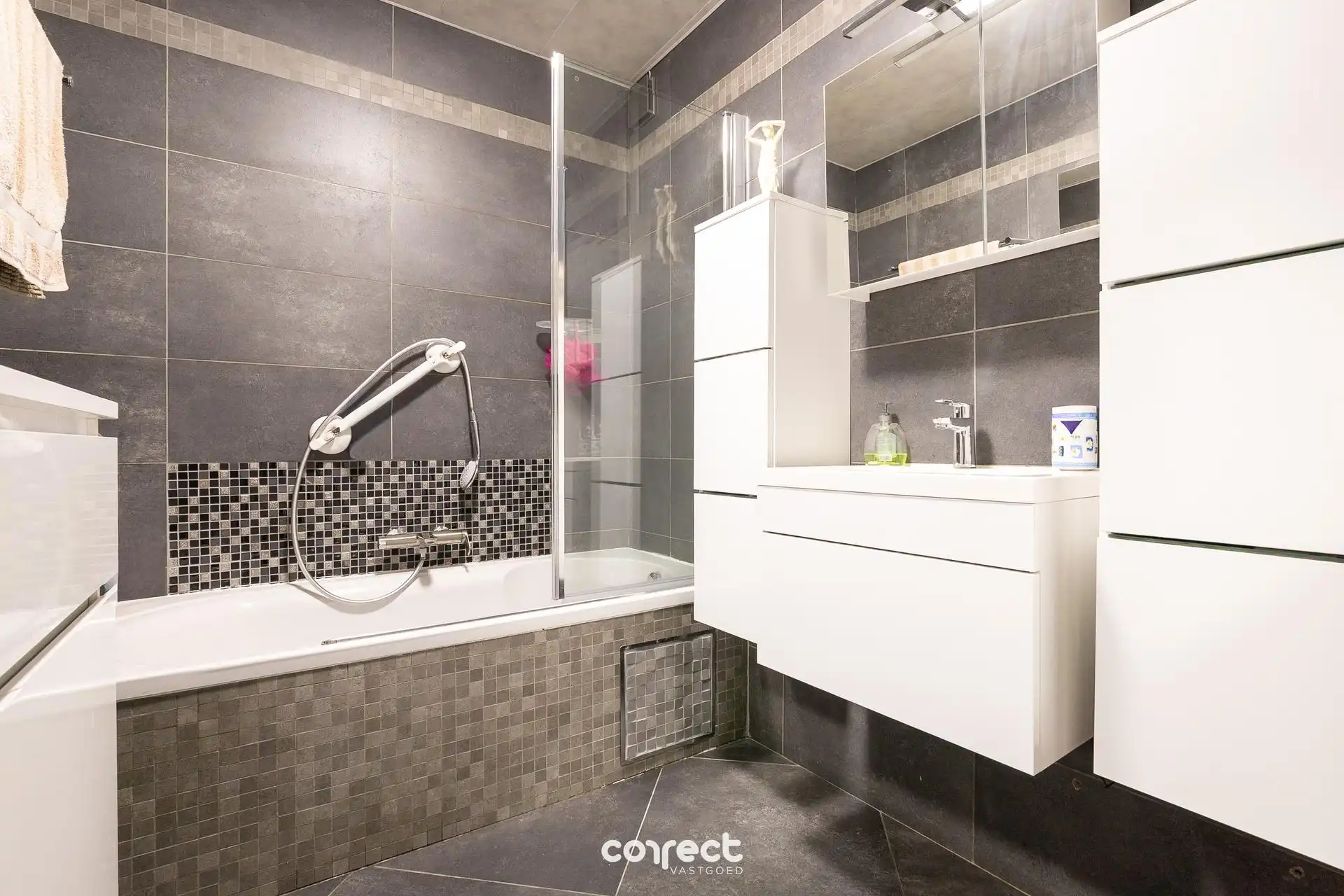 Goed onderhouden appartement met 2 slaapkamers op centrale ligging. foto 10