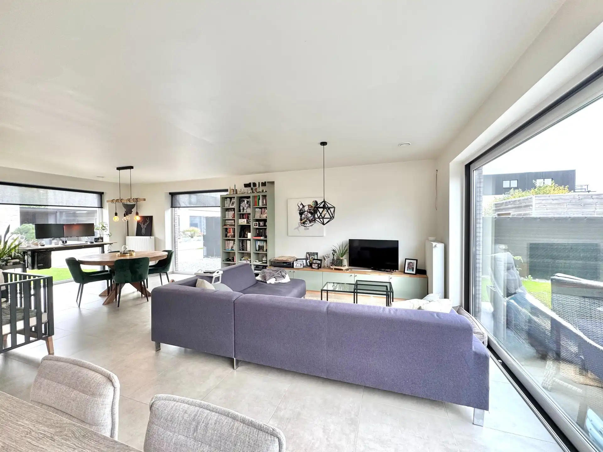 MODERNE HALFOPEN WONING MET 3 KAMERS, TUIN & CARPORT foto 4