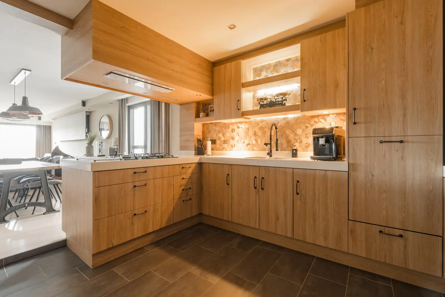 Bekende frituur met super mooi duplex appartement en zwembad te Achel foto 24