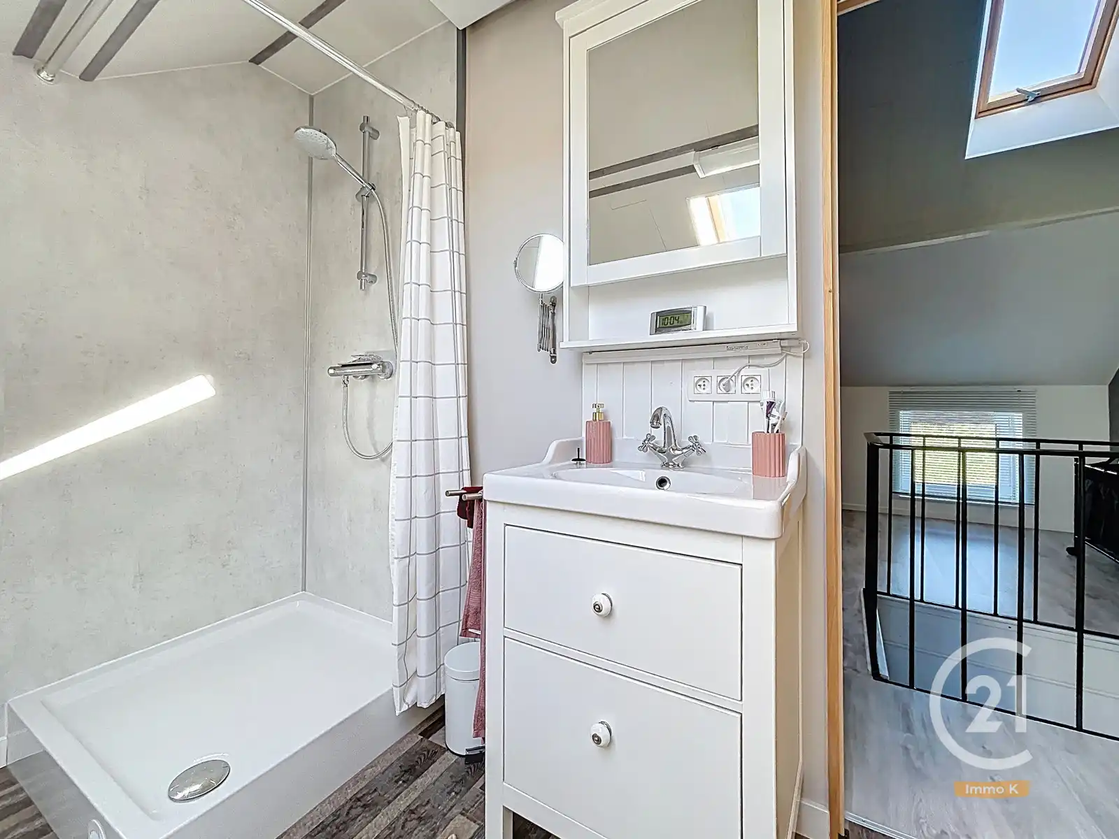 Knusse instapklare woning met ruime tuin en weide nabij E40 foto 35