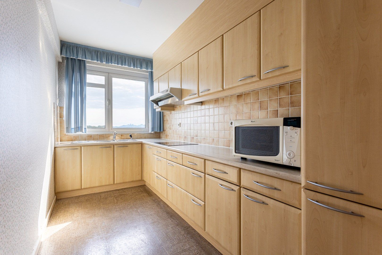 Appartement (9v) met 2 slaapkamers, terras en garagebox! foto 4