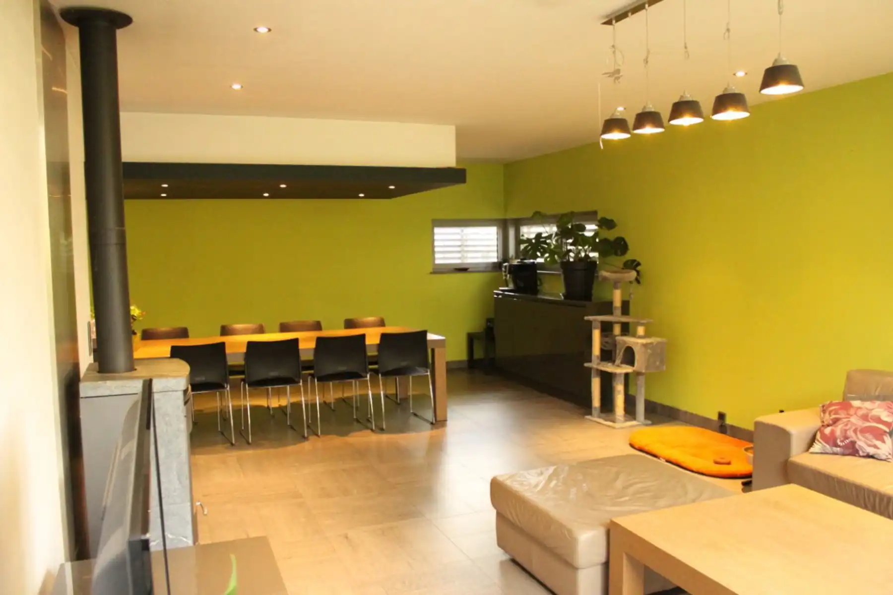 Ruime riante instapklare gezinswoning foto 8