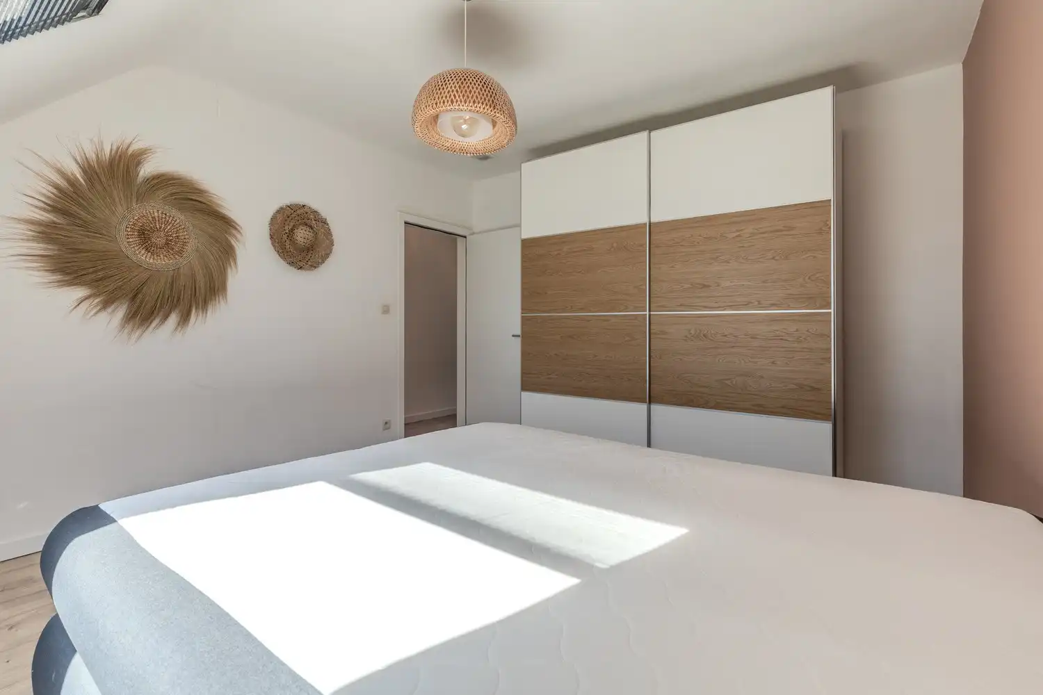 Energiezuinig duplex-appartement met twee slaapkamers, terras en autostaanplaats nabij Maastricht foto 22