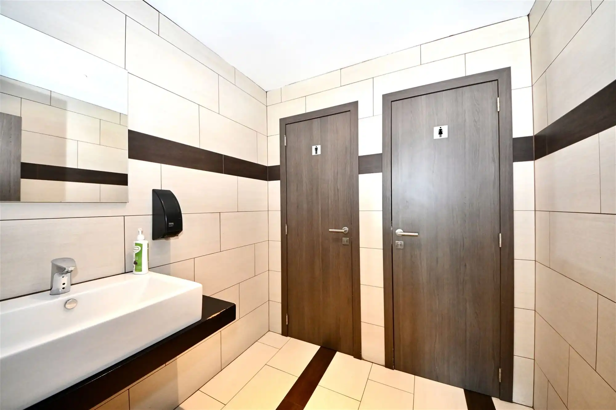 Handelspand met restaurant en appartement foto 19