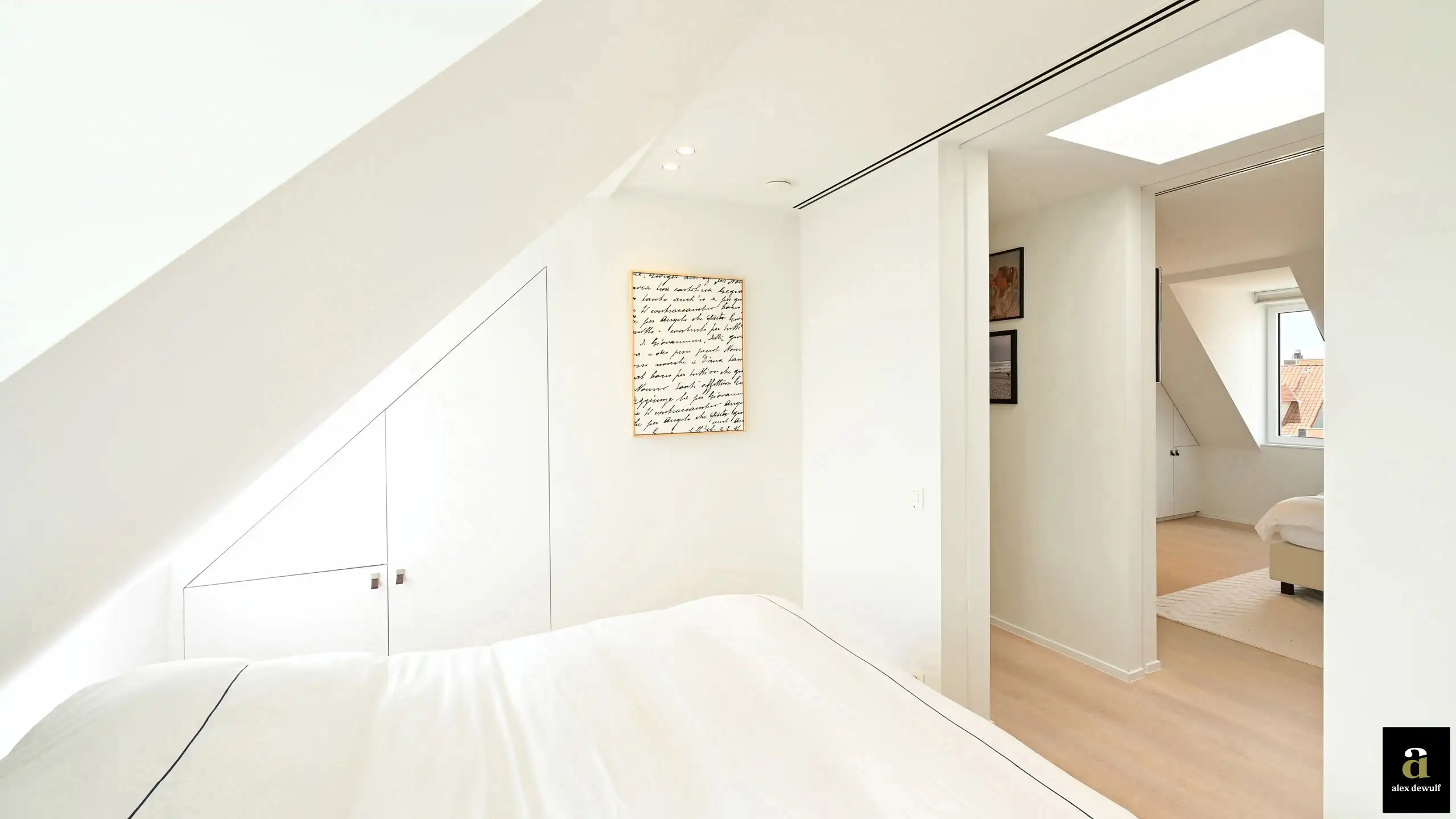 Licht en modern duplexappartement, gelegen vlakbij Zeedijk en Rubensplein. foto 24