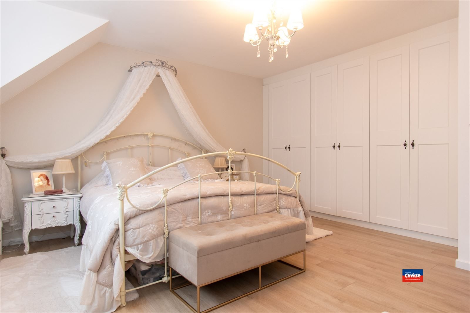 Bel-étage woning met 4 slaapkamers, 2 garages en EPC-C foto 8