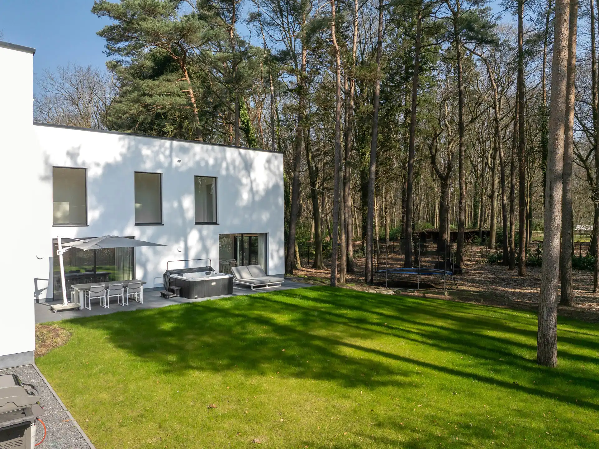 Exclusieve moderne villa waar natuur en perfectie samenkomen foto 28