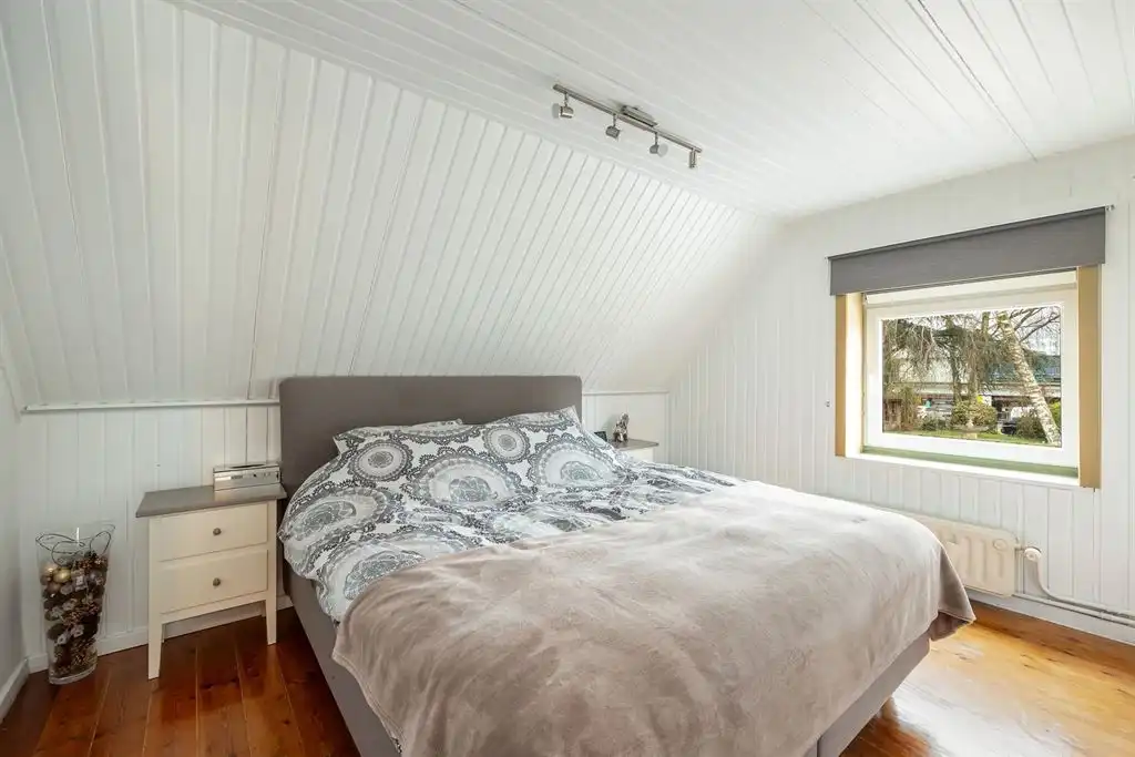 Woning met grote tuin op centrale locatie foto 16