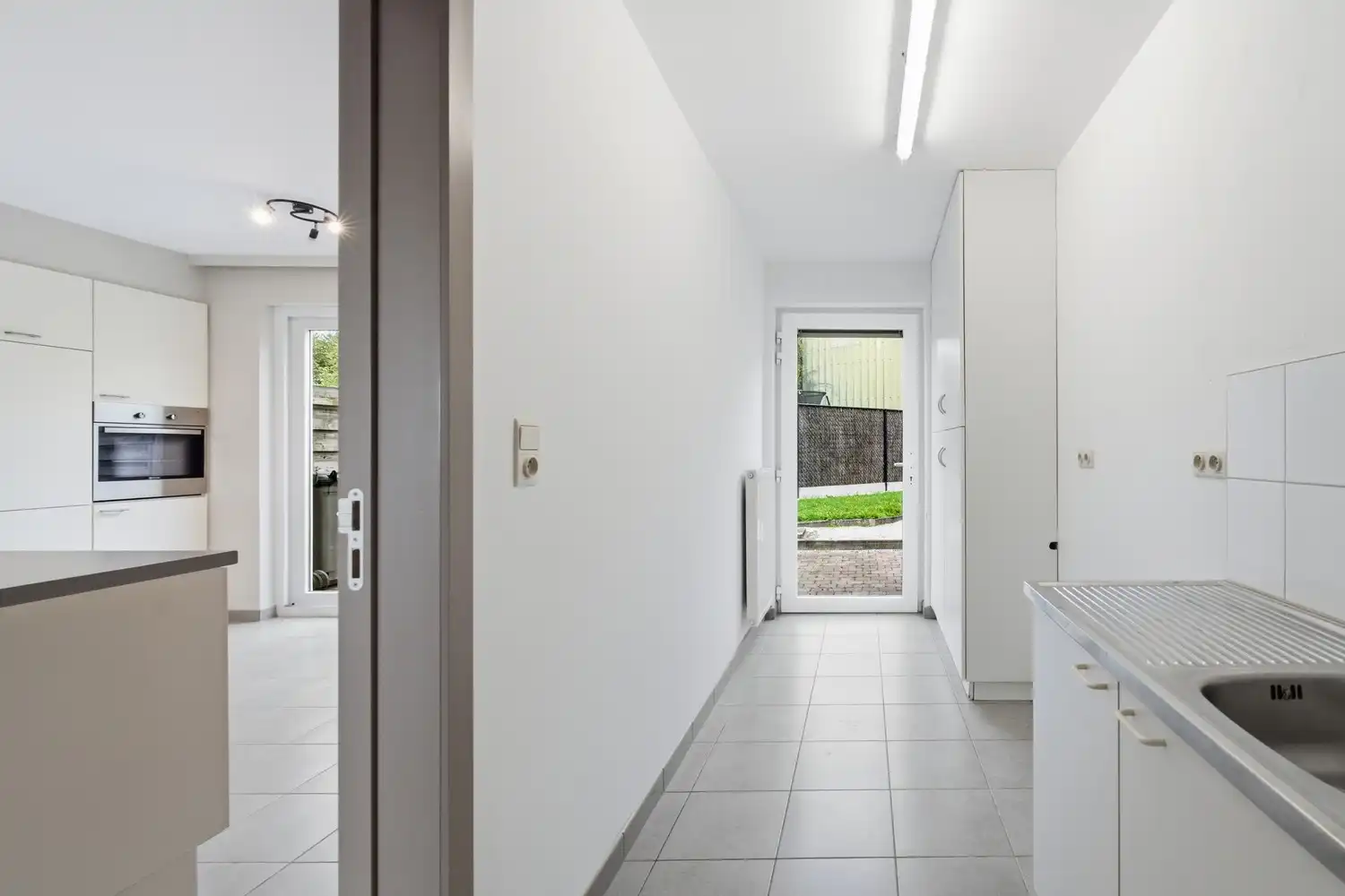 IZENBERGE: Recente rijwoning met alle comfort, 3 slaapkamers, gezellig tuintje en garage op 151m² grondopp. foto 8
