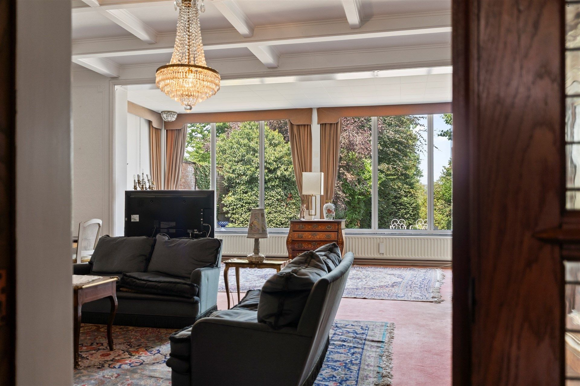 Voormalige dokterswoning, zeer unieke woning mt grote oppervlakten foto 8