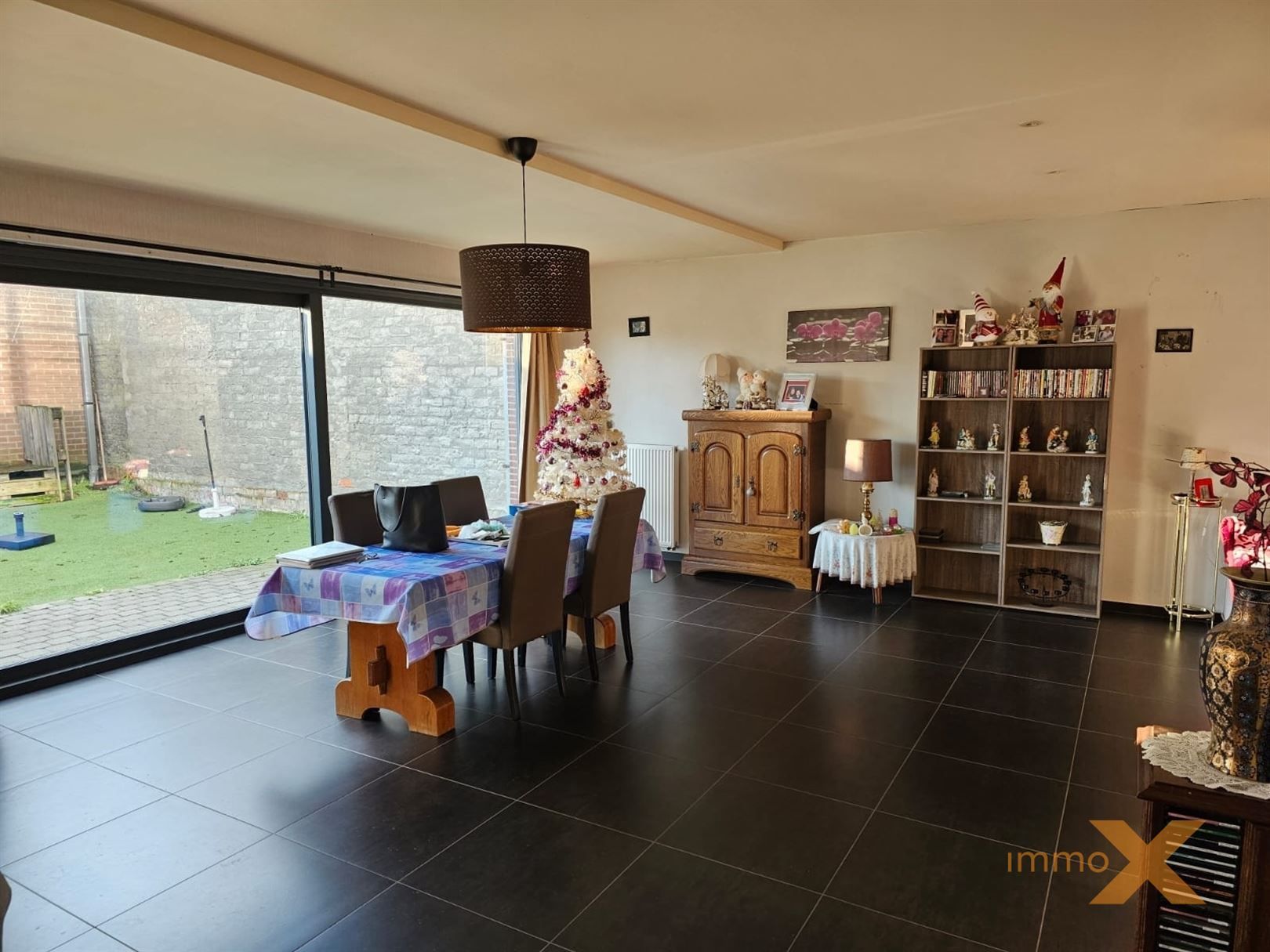 RUIM LICHTRIJK GELIJKVLOERS MET TUINTJE foto 7