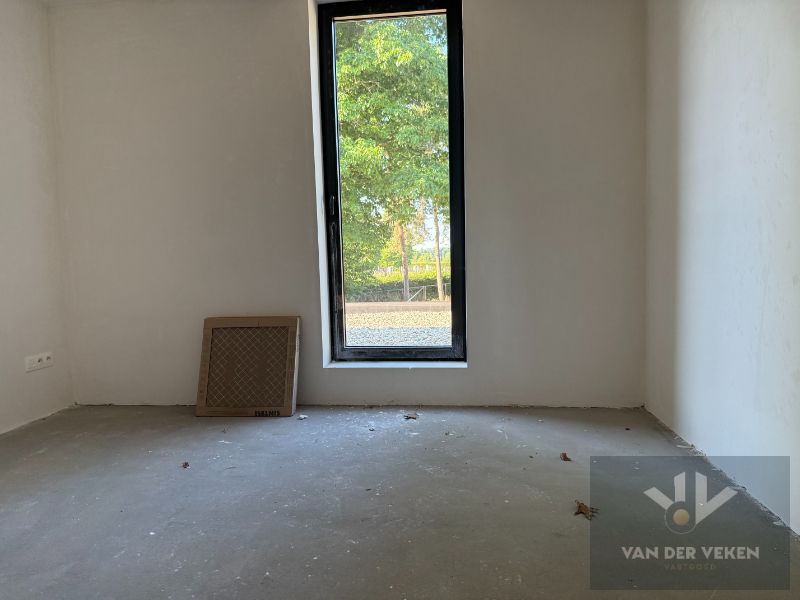 Ruime half open BEN-woning met 4 slaapkamers te bewonderen in het gezellige Kermt. foto 12