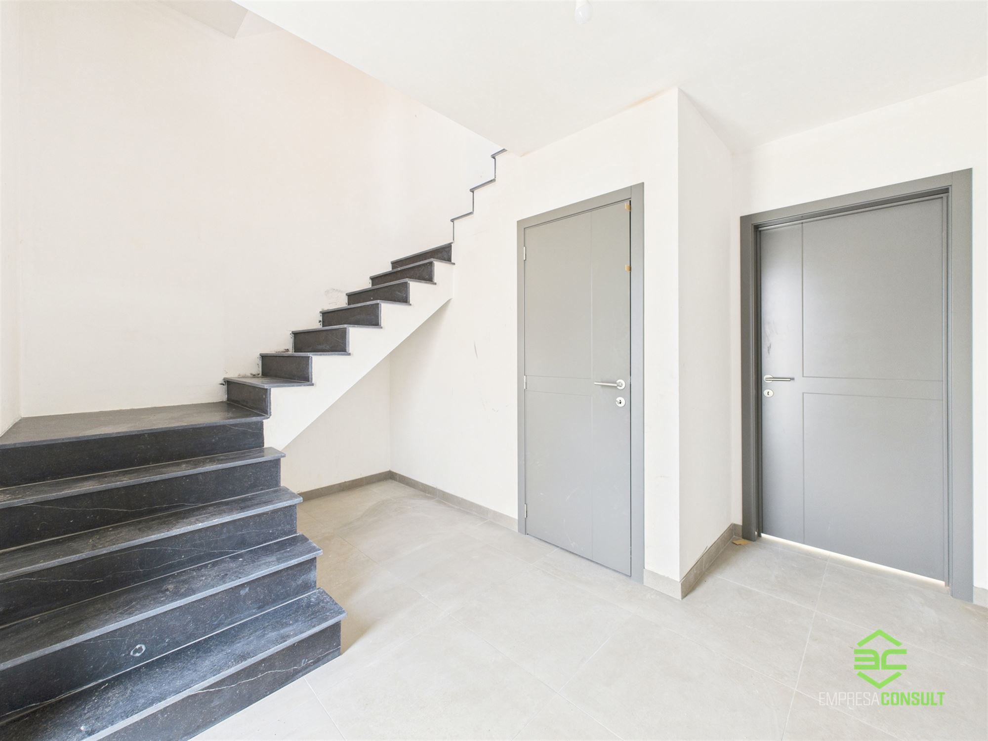 Ruime nieuwbouwwoning met 4/5 slpk en 2/3 badk! foto 5