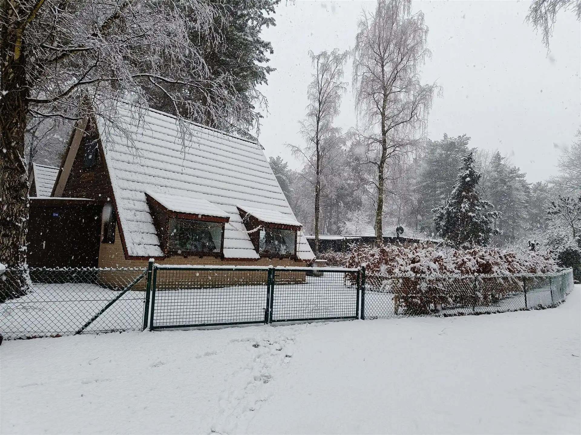 Vakantiewoning met 3 slaapkamers en ruime tuin op vakantiedomein Sonnevijver te Rekem! foto {{pictureIndex}}