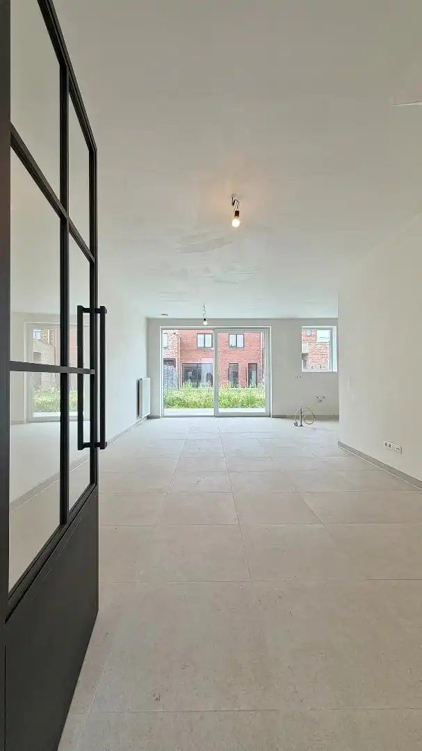 Energiezuinige instapklare woning met garage en tuin, rustig en heel centraal gelegen ( 6% BTW )  foto 2