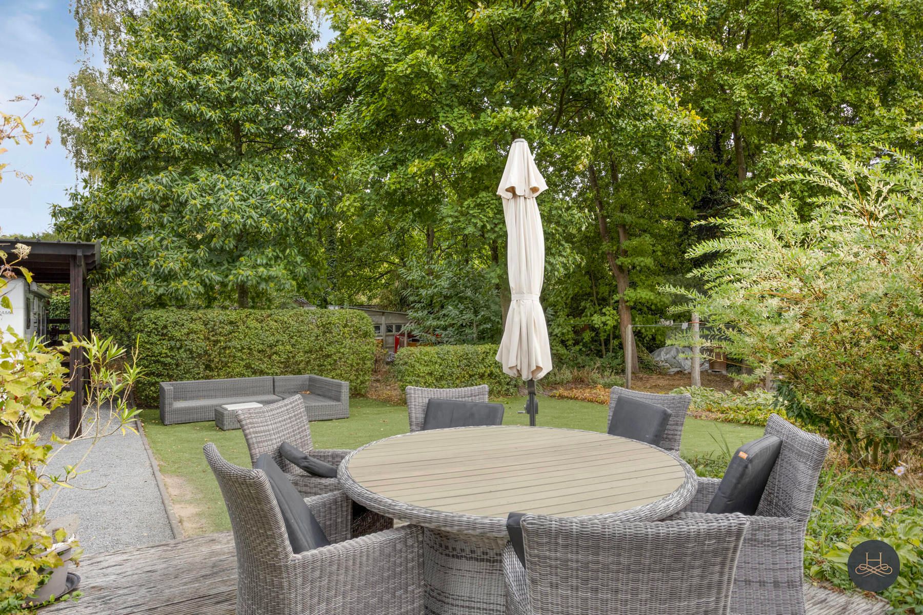 Zeer energiezuinige woning met knappe tuin foto 28