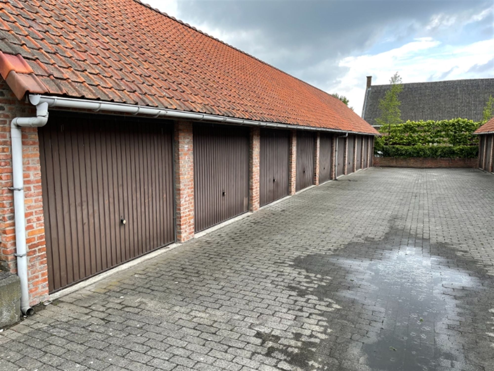 Garagebox met zolder foto {{pictureIndex}}