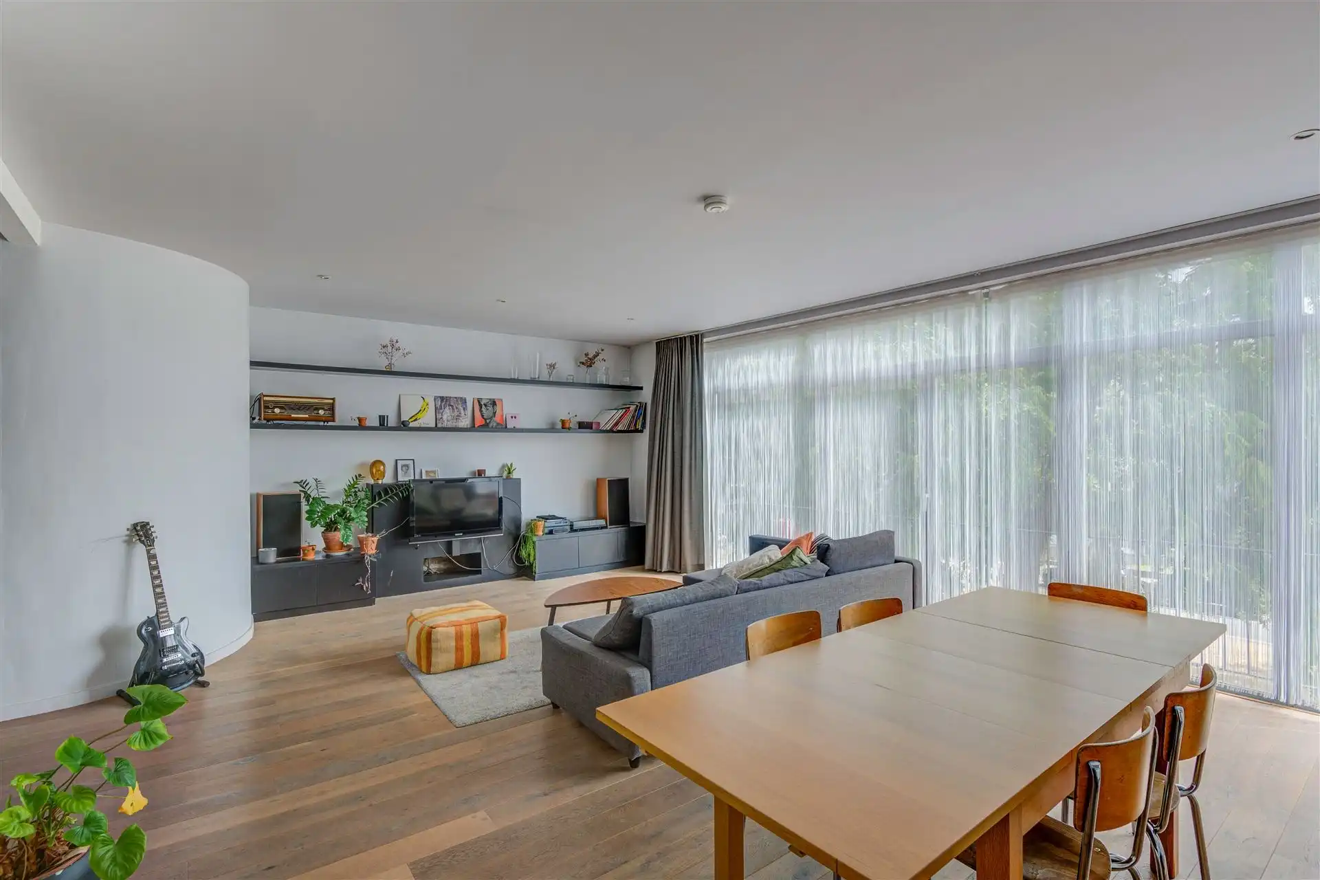 Licht ruim appartement met 2 slaapkamers en terras  foto 6