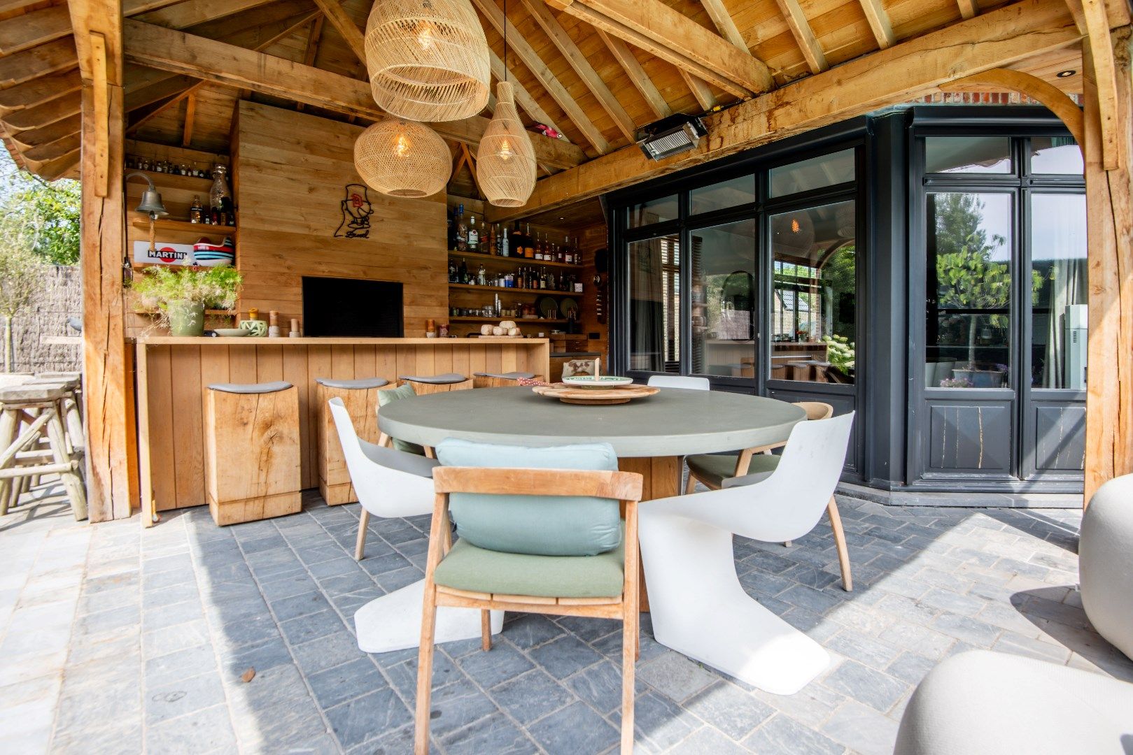 Luxueus afgewerkte villa met  buitenzwembad. foto 4