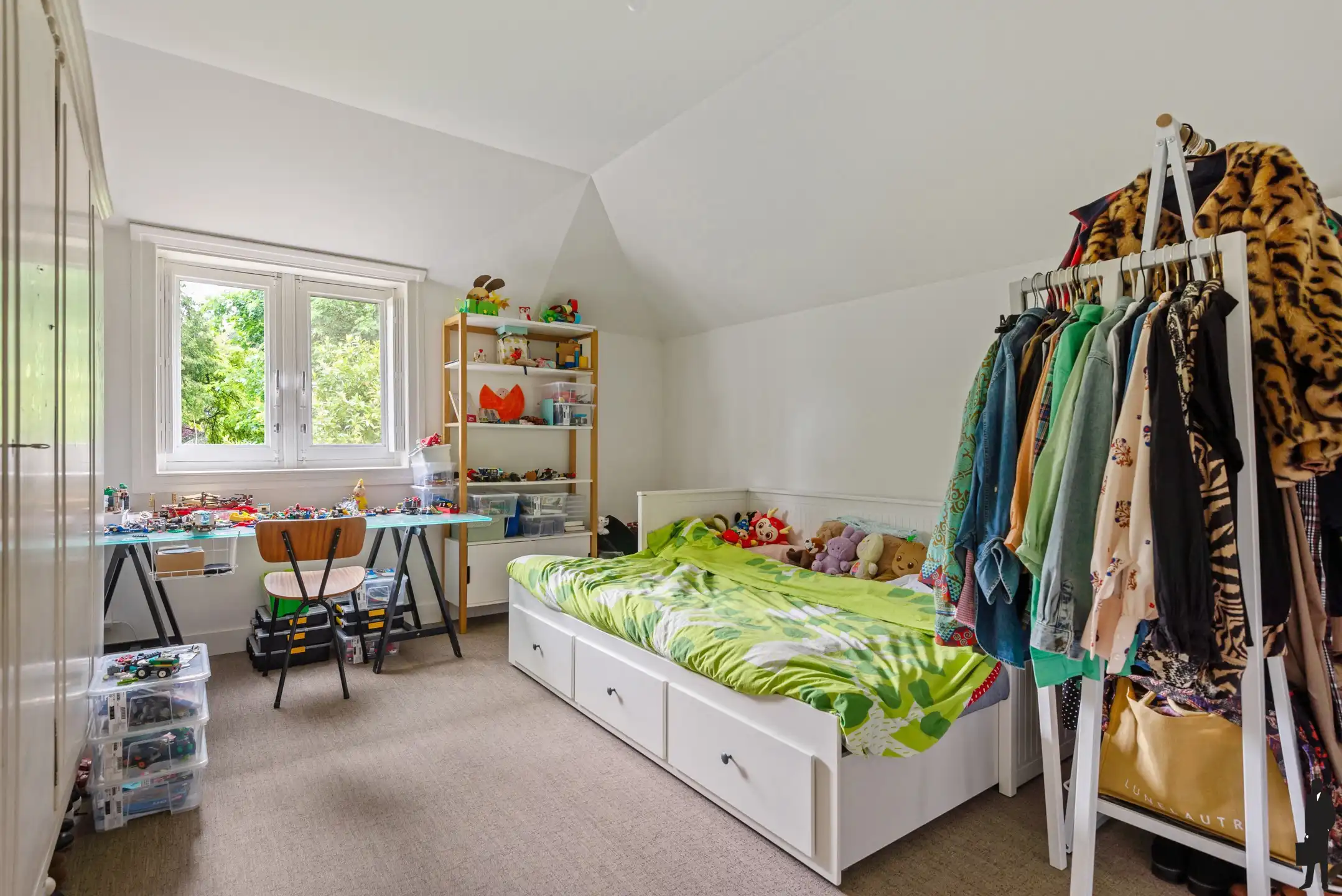 Zeer ruime woning (ca.250m²) met 6 slaapkamers & 2 badkamers foto 17