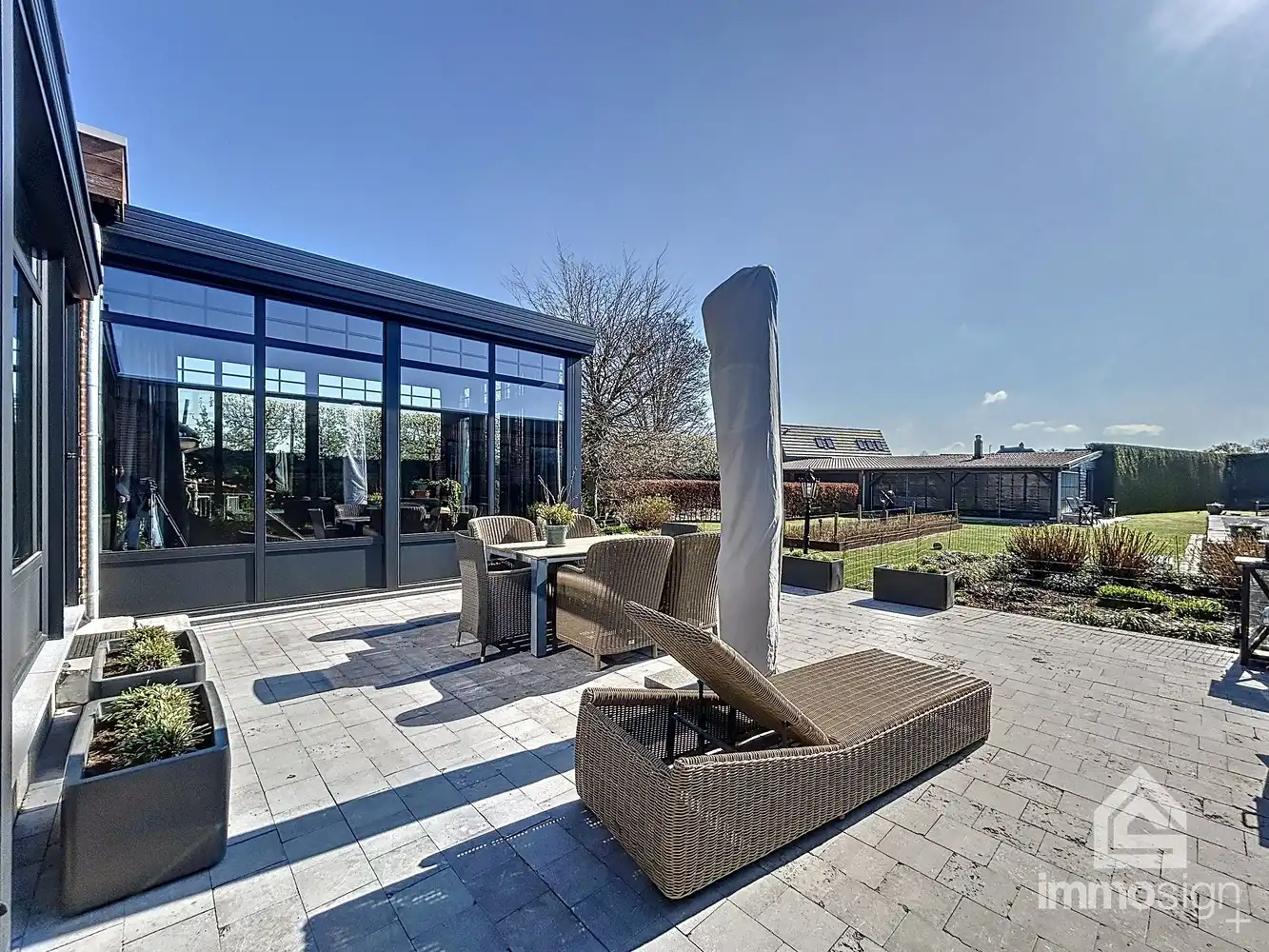 Exclusieve woning voorzien van dubbele garage en bedrijfshal op de Nederlandse grens foto 45