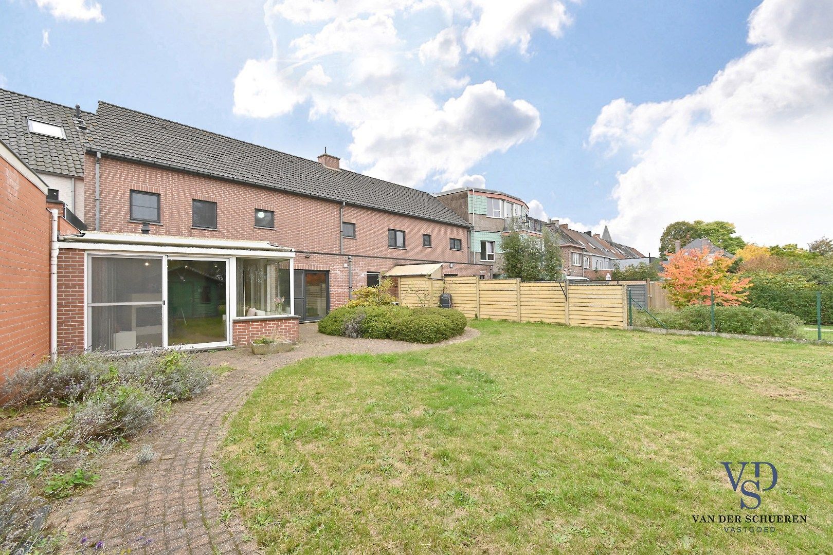 Tijdloos en ruim (> 300 m²) wonen. foto 34