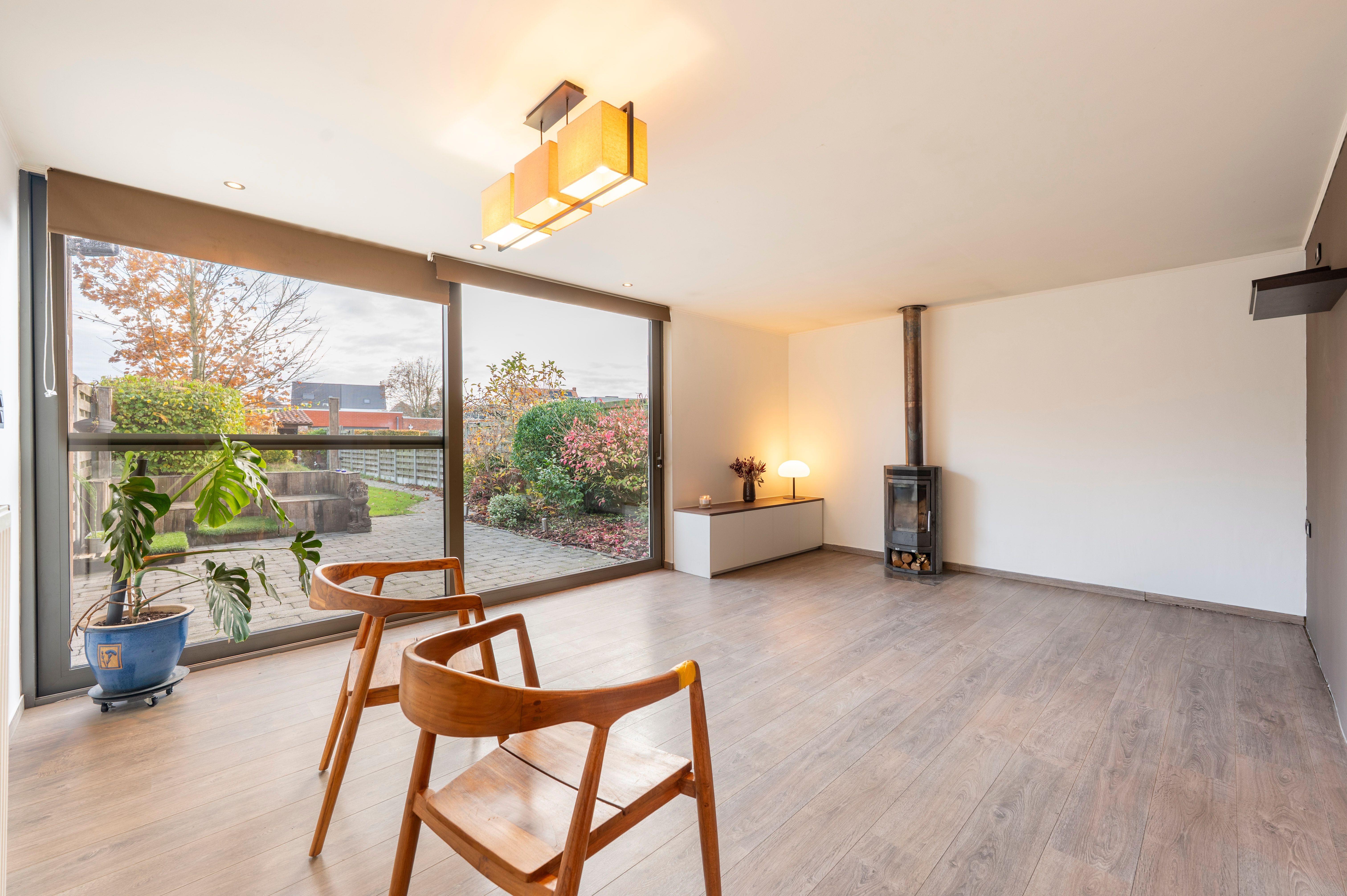 Verrassende woning met leuke tuin en grote garage nabij centrum Kapellen! foto 2