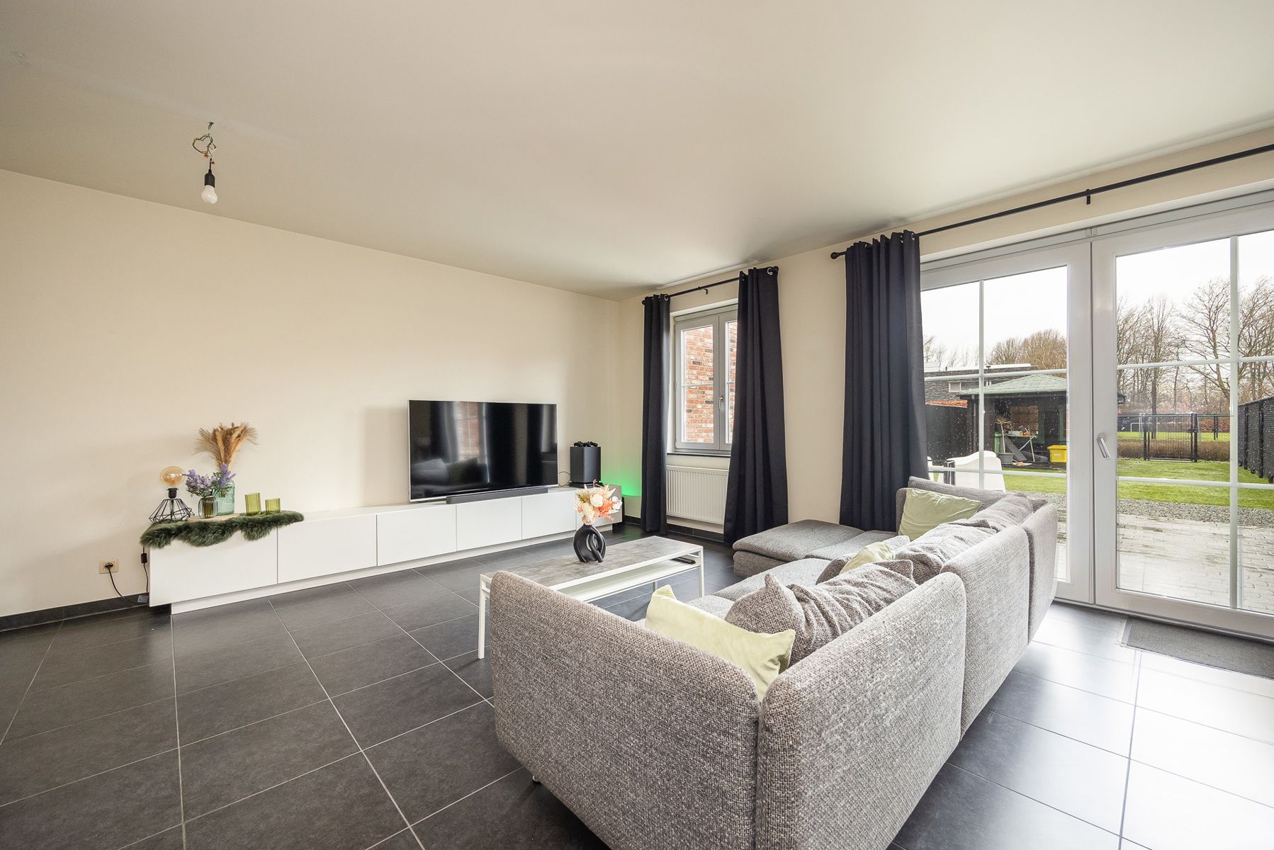 Verrassend ruime gezinswoning met terras, tuin en ondergrondse autostaanplaats. foto 5