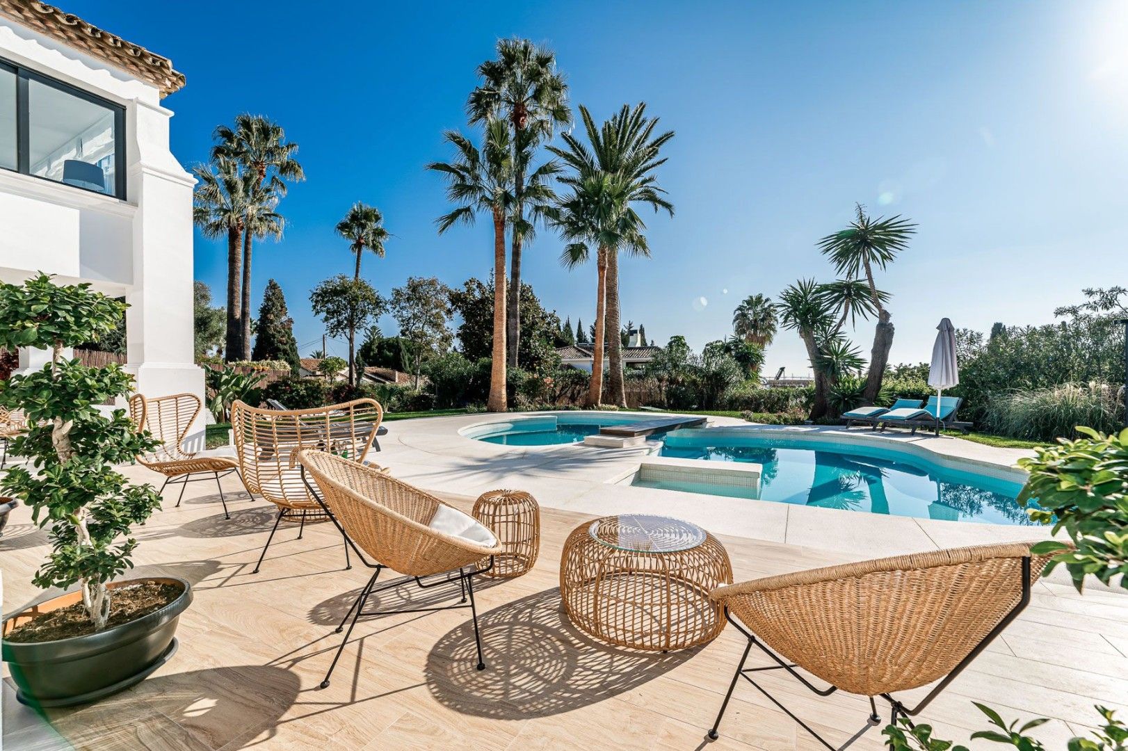 ZELDZAME EIGENTIJDSE VILLA IN IBIZA-STIJL IN NAGUELES foto {{pictureIndex}}