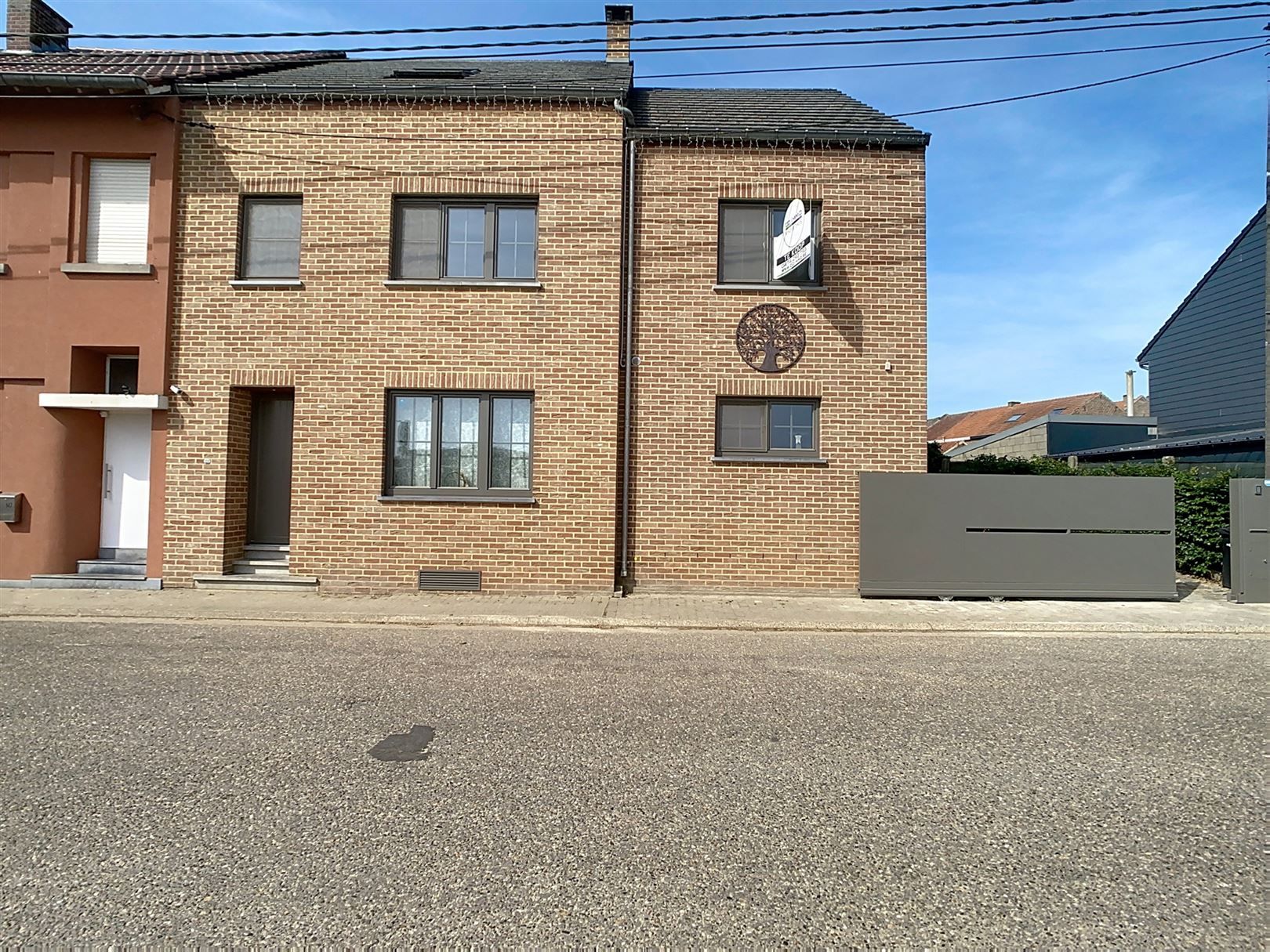 Instapklare en ruime woning, 4 slpks, terras, tuin, 3a 91ca foto {{pictureIndex}}