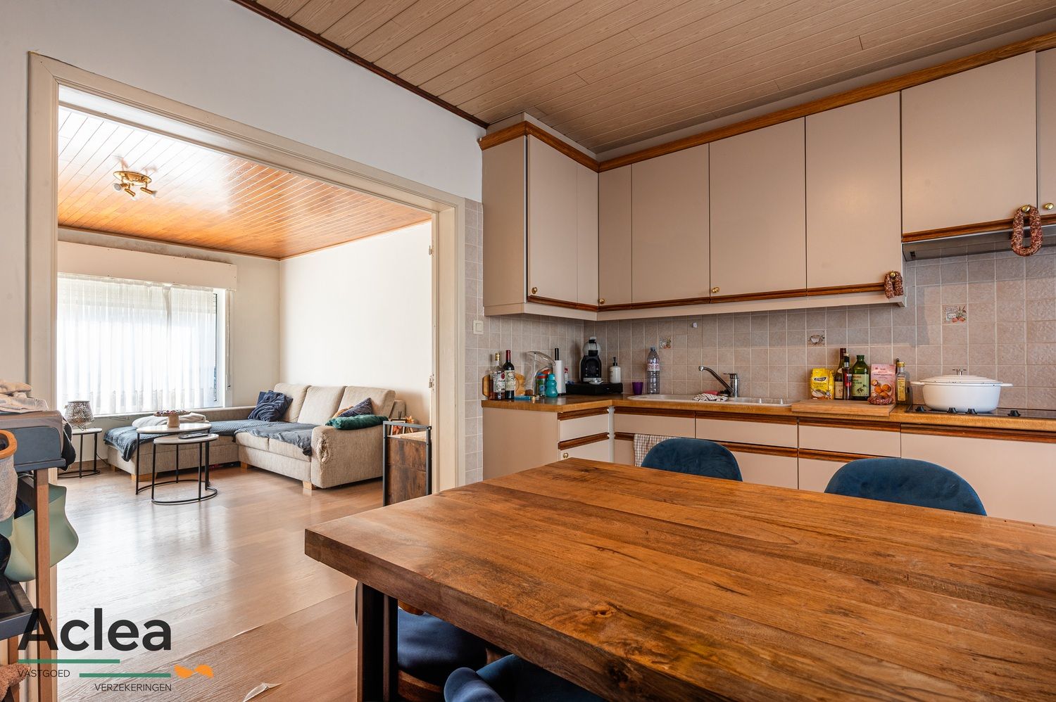 Verzorgde woning met 2 zeer ruime slpks en bureauruimte foto 2