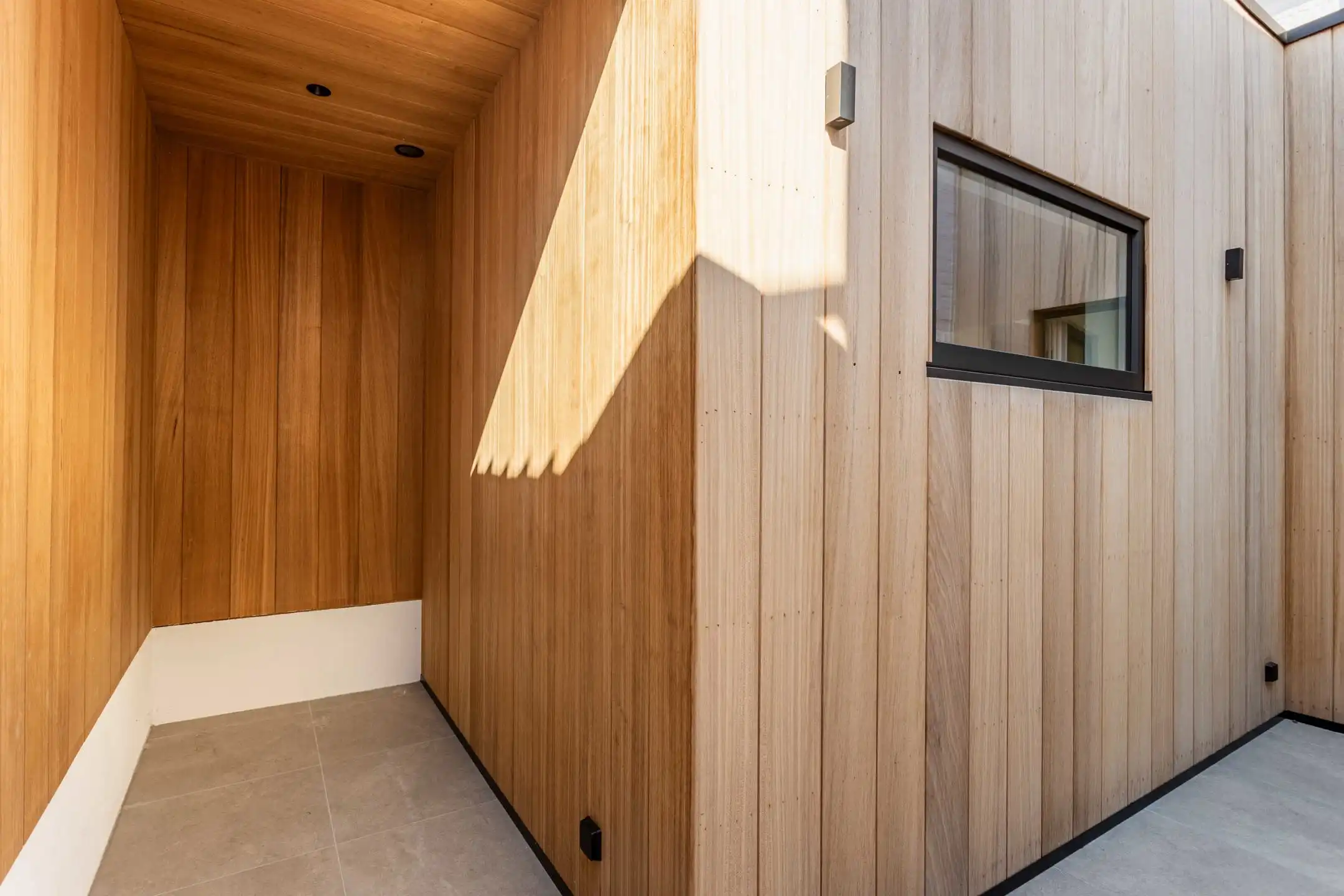 Volledige gerenoveerde, energetische woning met stadskoer! foto 12
