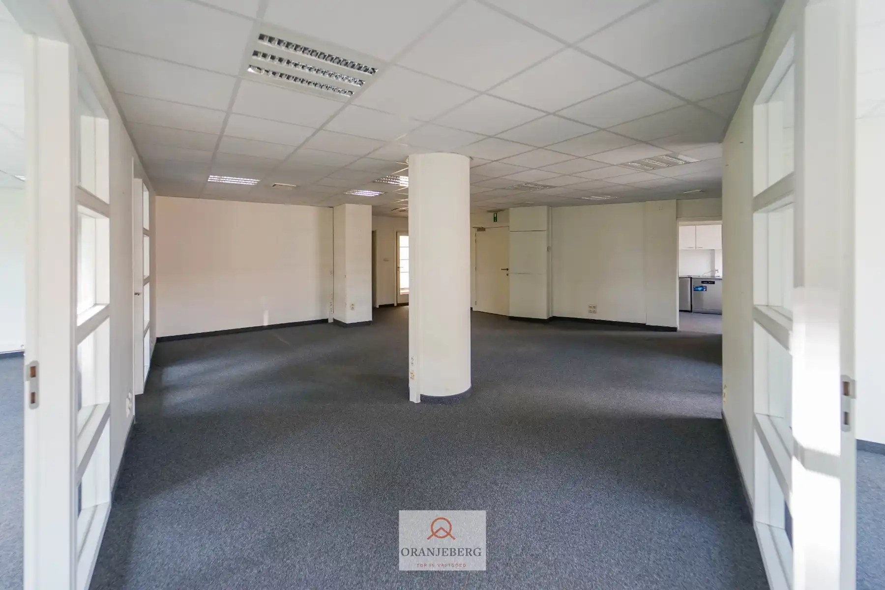 Instapklaar hoekkantoor met 5 ruimtes aan François Laurentplein foto 16