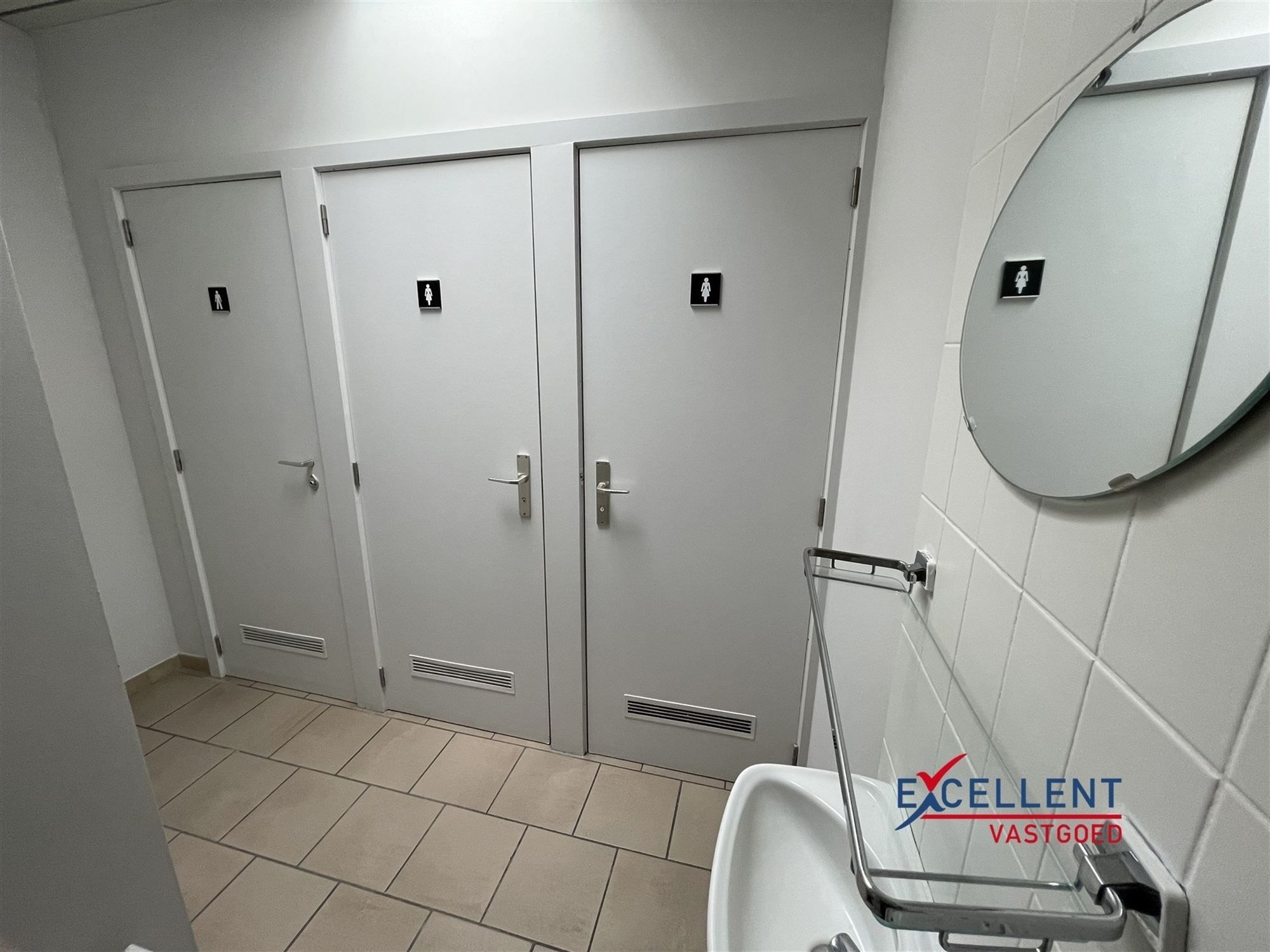 Zeer ruime handelsruimte te huur op de Markt van Deinze foto 10