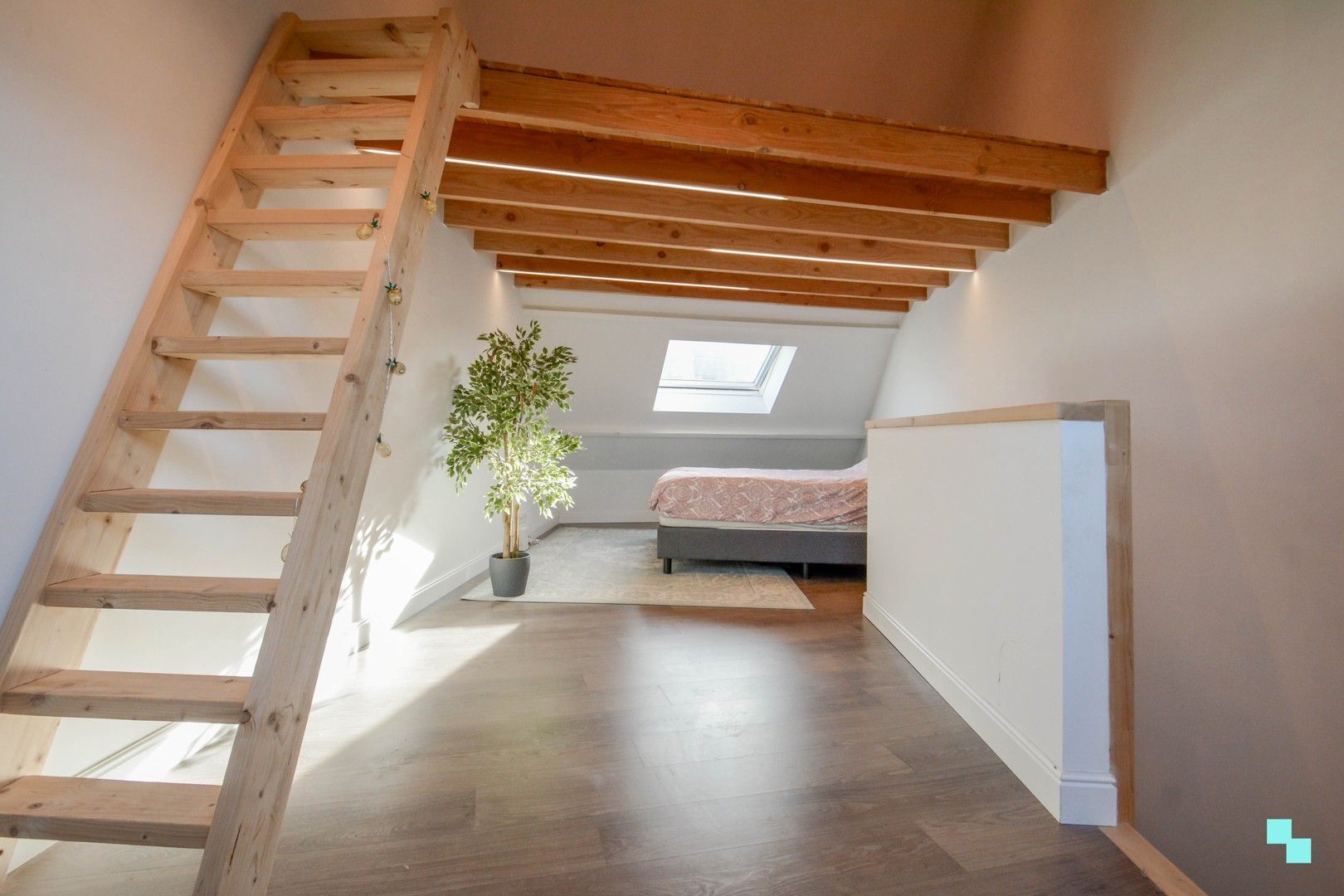 Gesloten bebouwing in hartje Izegem foto 23