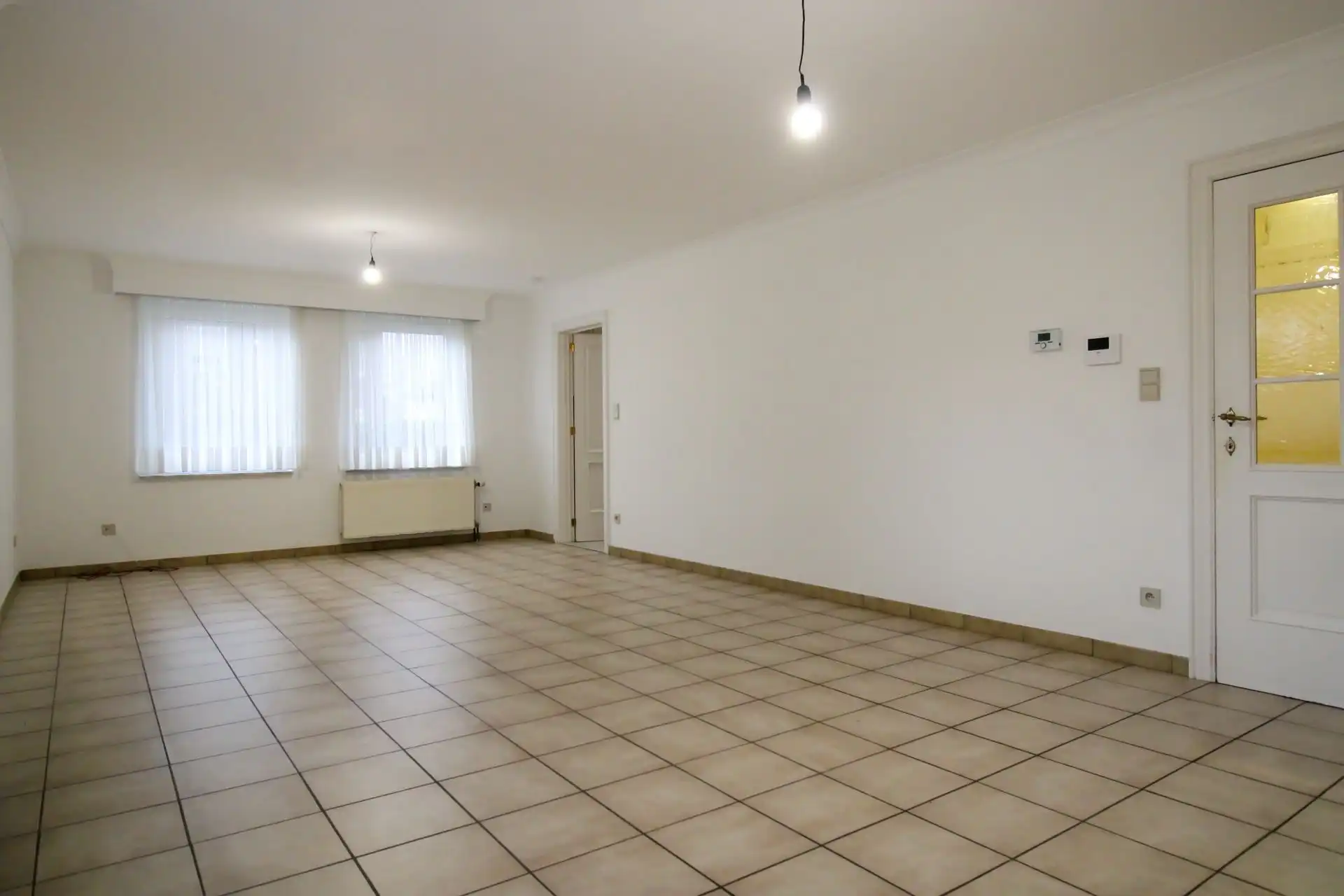 Gelijkvloers appartement met 2 slaapkamers, autostaanplaats en kelderberging in Maasmechelen! foto 3