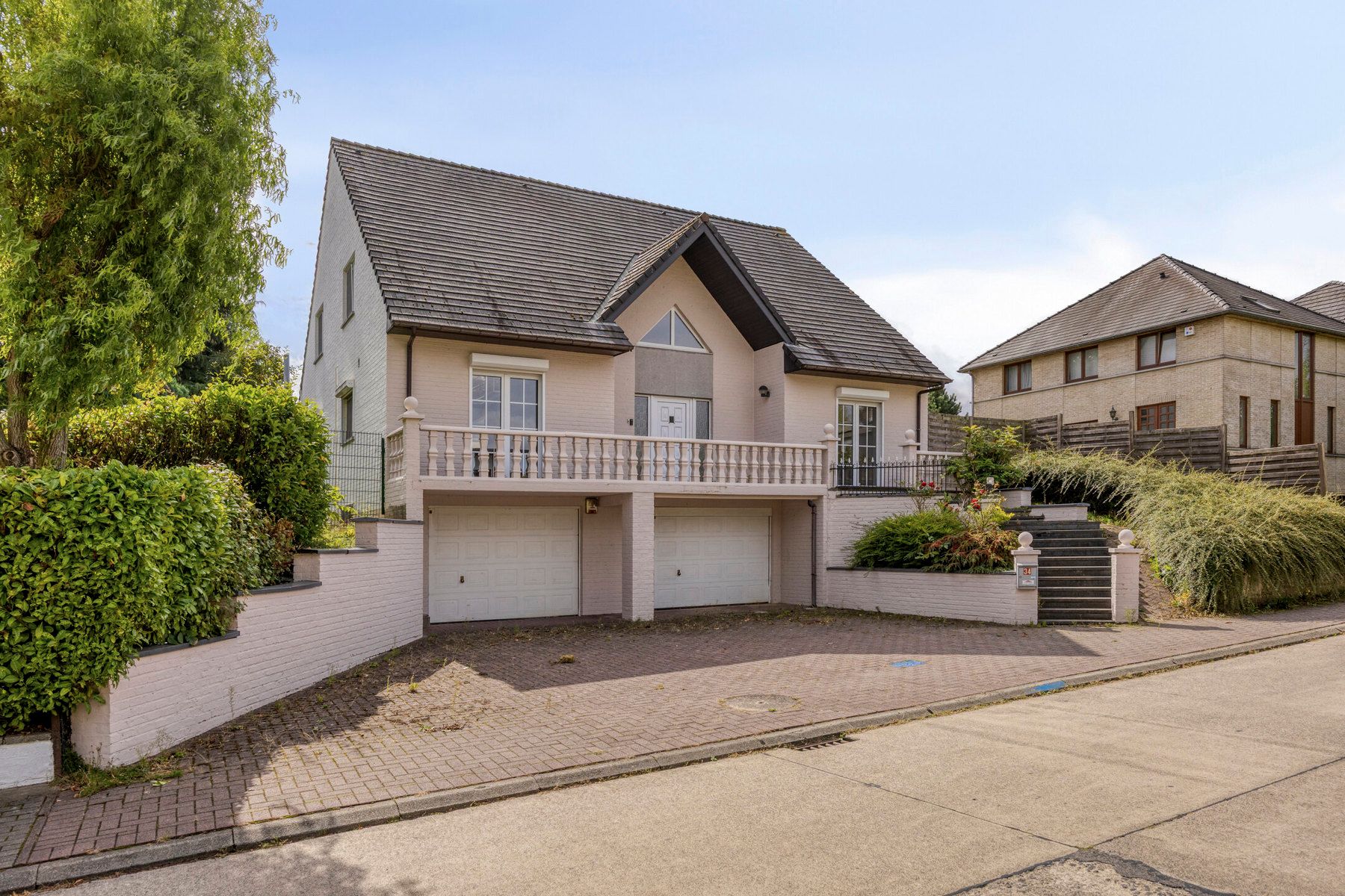 Hoofdfoto van de publicatie: Villa te koop