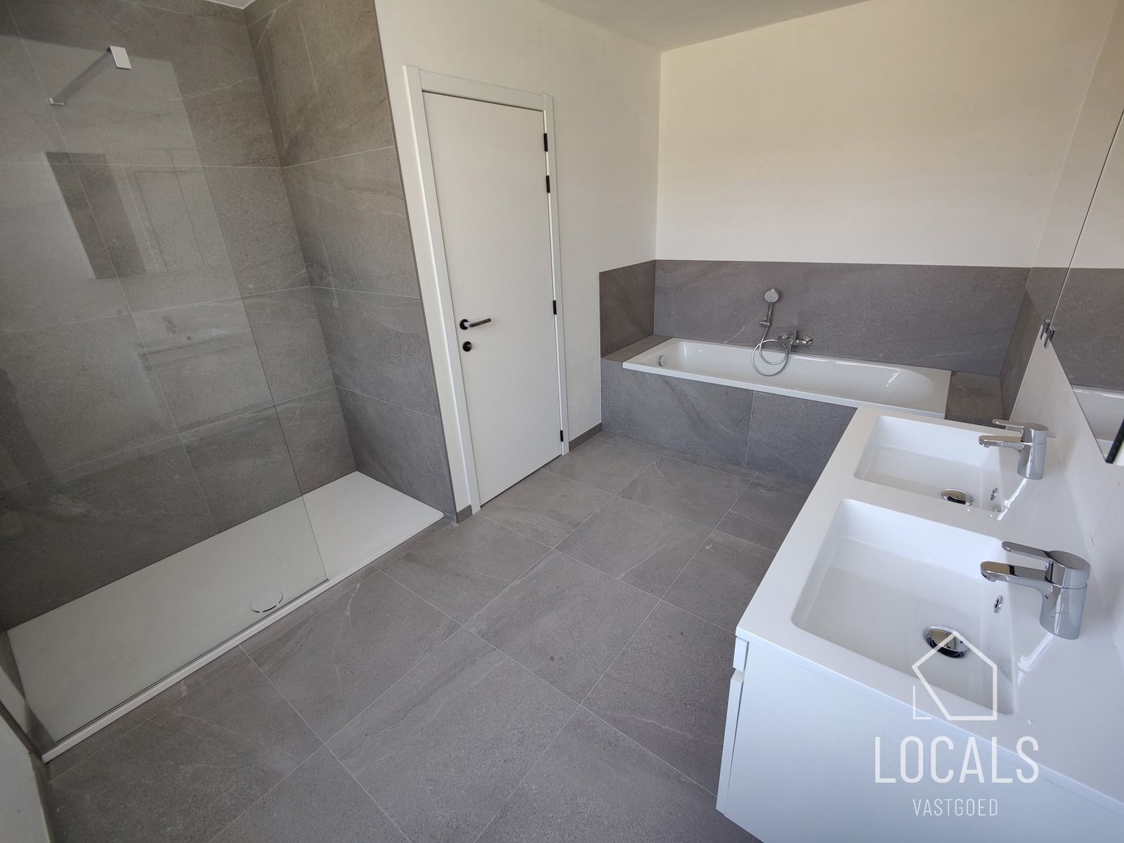 Ruime HOB met garage, tuin & 3 slaapkamers op toplocatie! foto 11