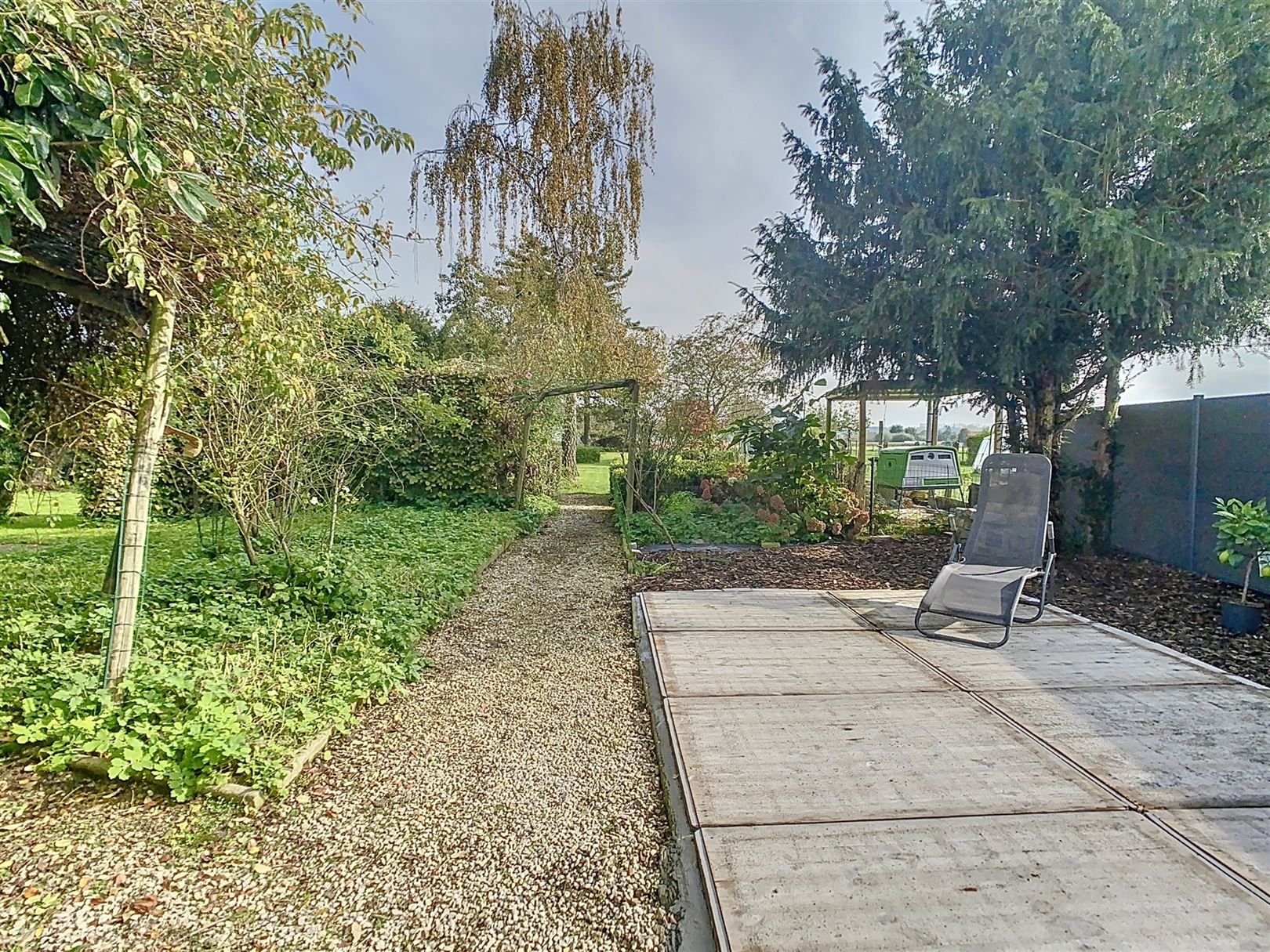 Gerenoveerde woning met bureau, 4 slpks, tuin, 13a 62ca foto 8