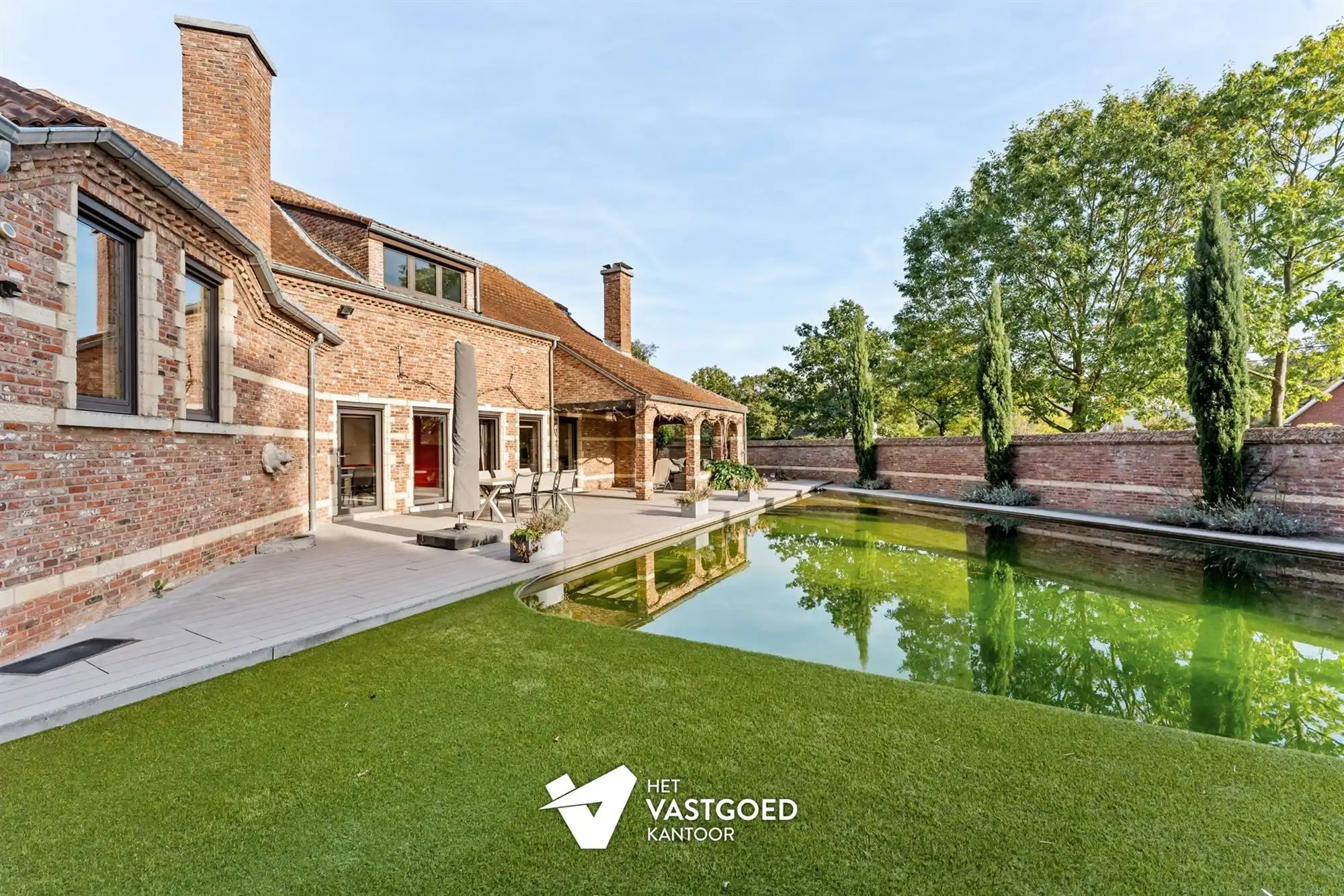 PRACHTIGE AUTHENTIEKE VILLA (585M²) MET BINNENZWEMBAD EN ZWEMVIJVER OP EEN PERCEEL VAN 48A75 TE KERMT foto 3