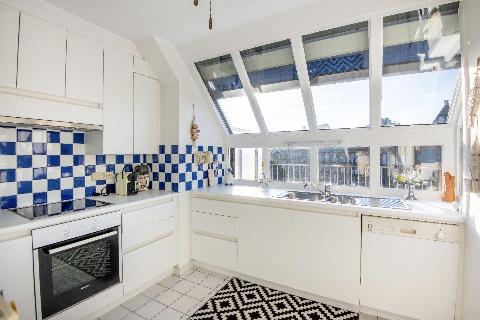 Triplex appartement met garage vlakbij de Dumortierlaan en op slechts enkele passen van de Lippenslaan en de Zeedijk. foto 10