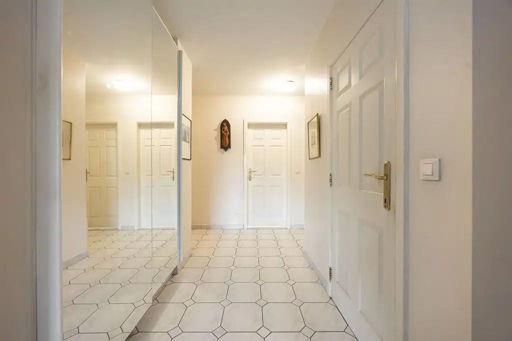 Groot hoekappartement met bijzonder veel lichtinval op de 3e verdieping foto 9