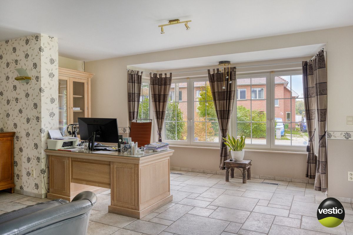 RUSTIG GELEGEN RUIME VILLA MET 5 SLK OP RIANT PERCEEL VAN 18A61CA IN STADSRAND TONGEREN. foto 11