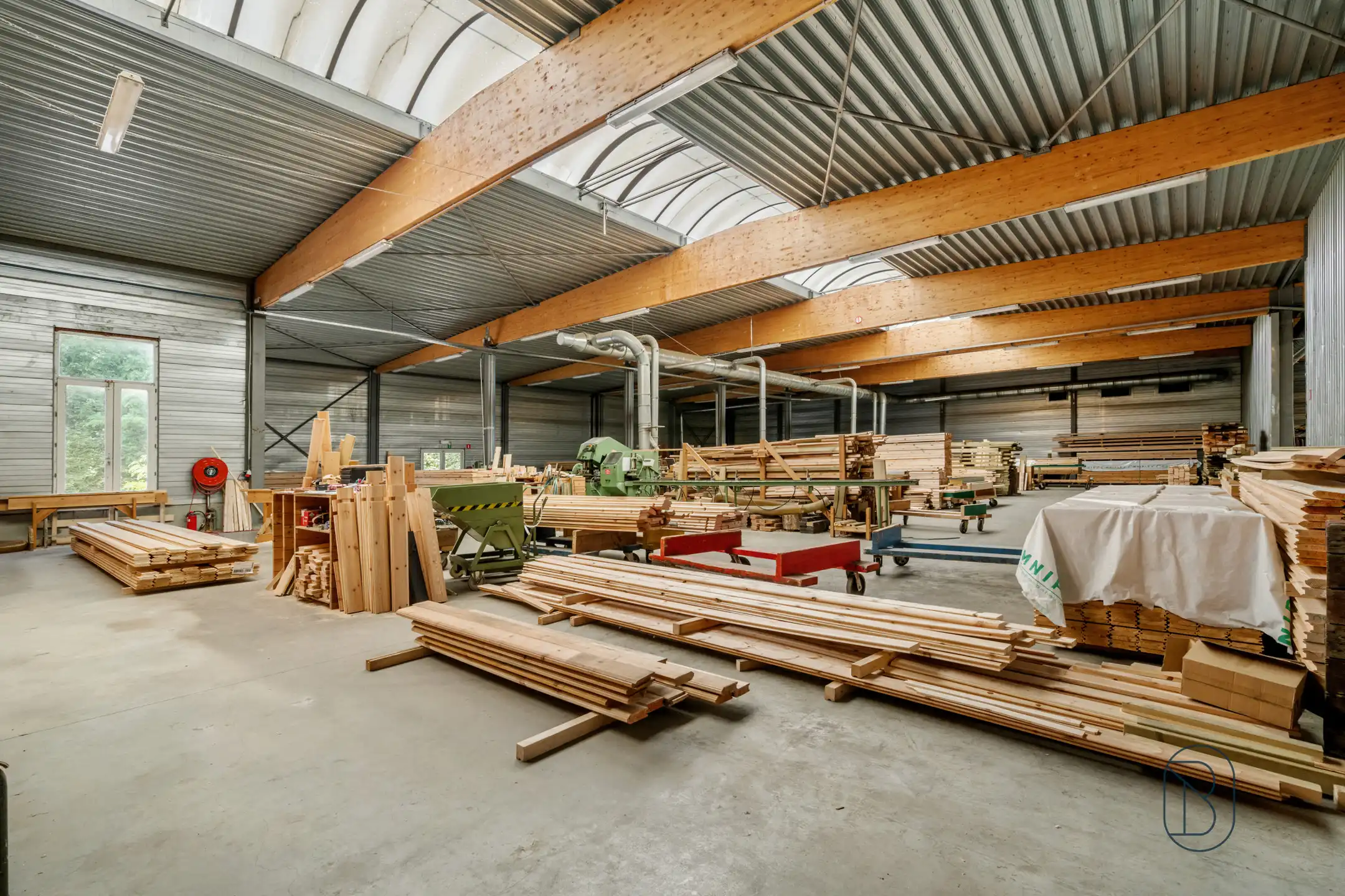 Loods met appartement + studio op 1,45 hectare foto 5