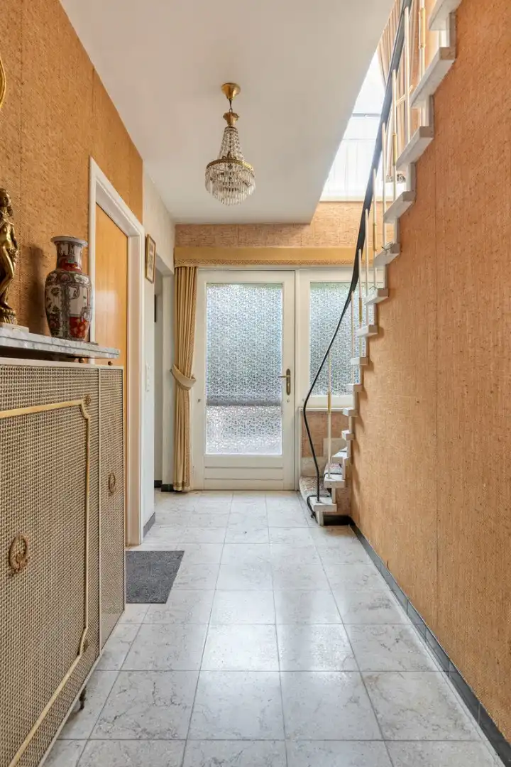 Solide woning op mooi perceel van 11a 10ca foto 2