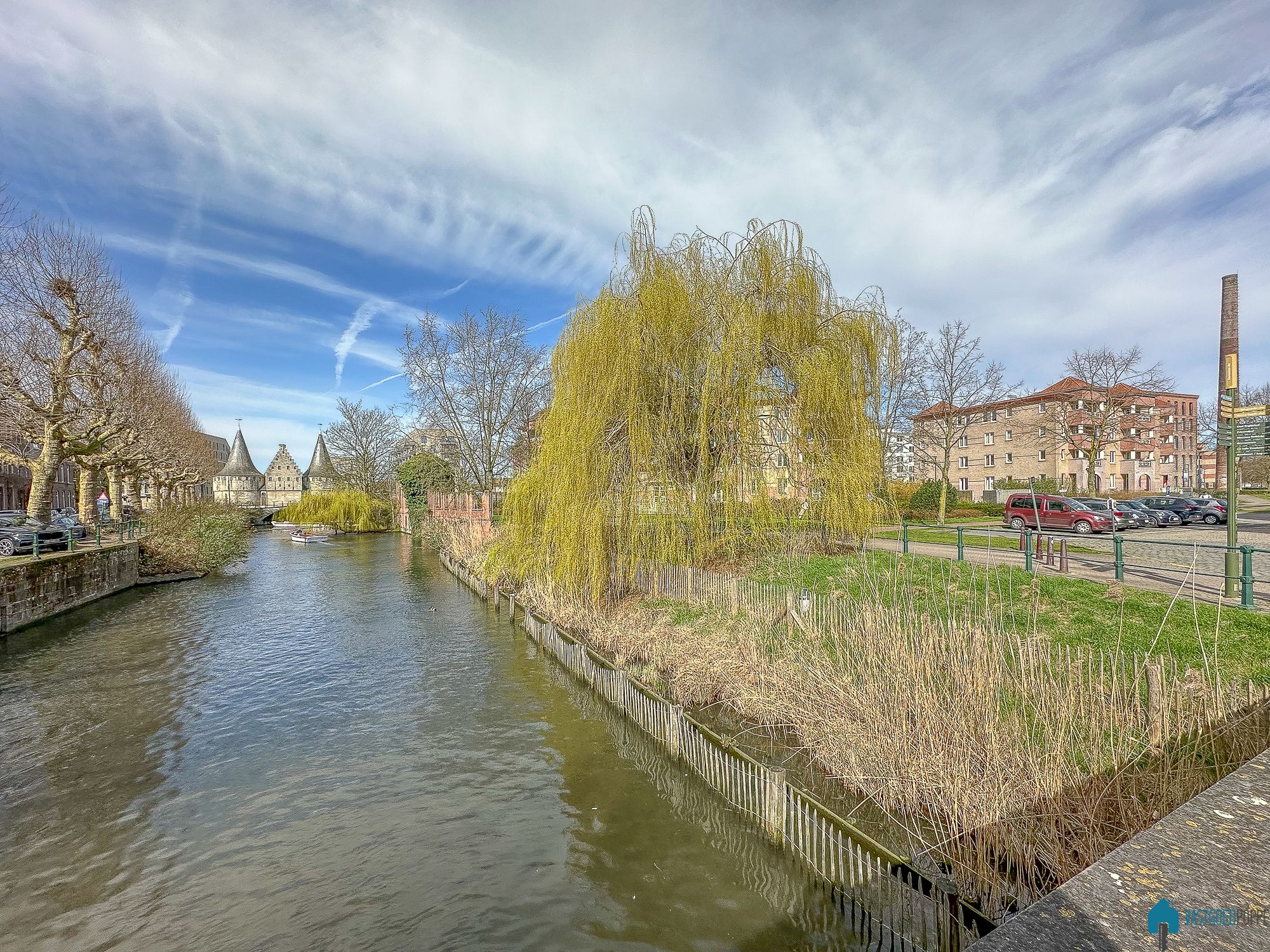 Ruim en goed gelegen appartement met balkon foto 3