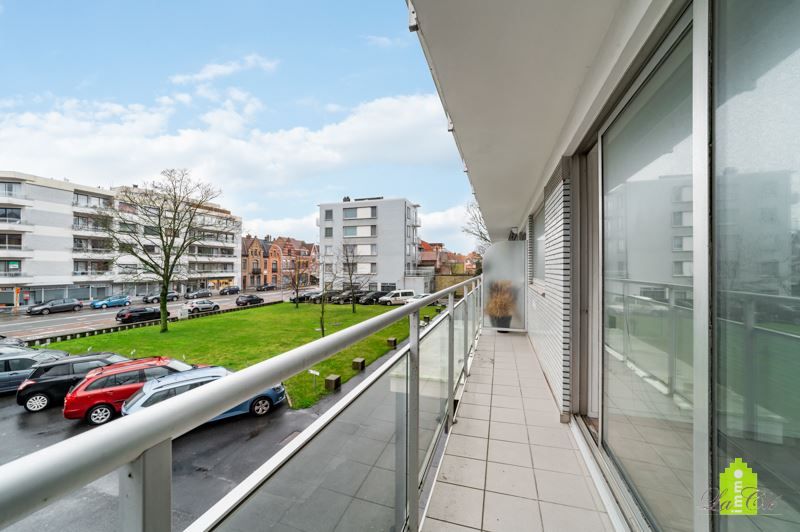 Vooraan Sint-Andries,LICHTRIJK te moderniseren HOEKAPPARTEMENT , 3 slpks + 3 zonnebalkons foto 5